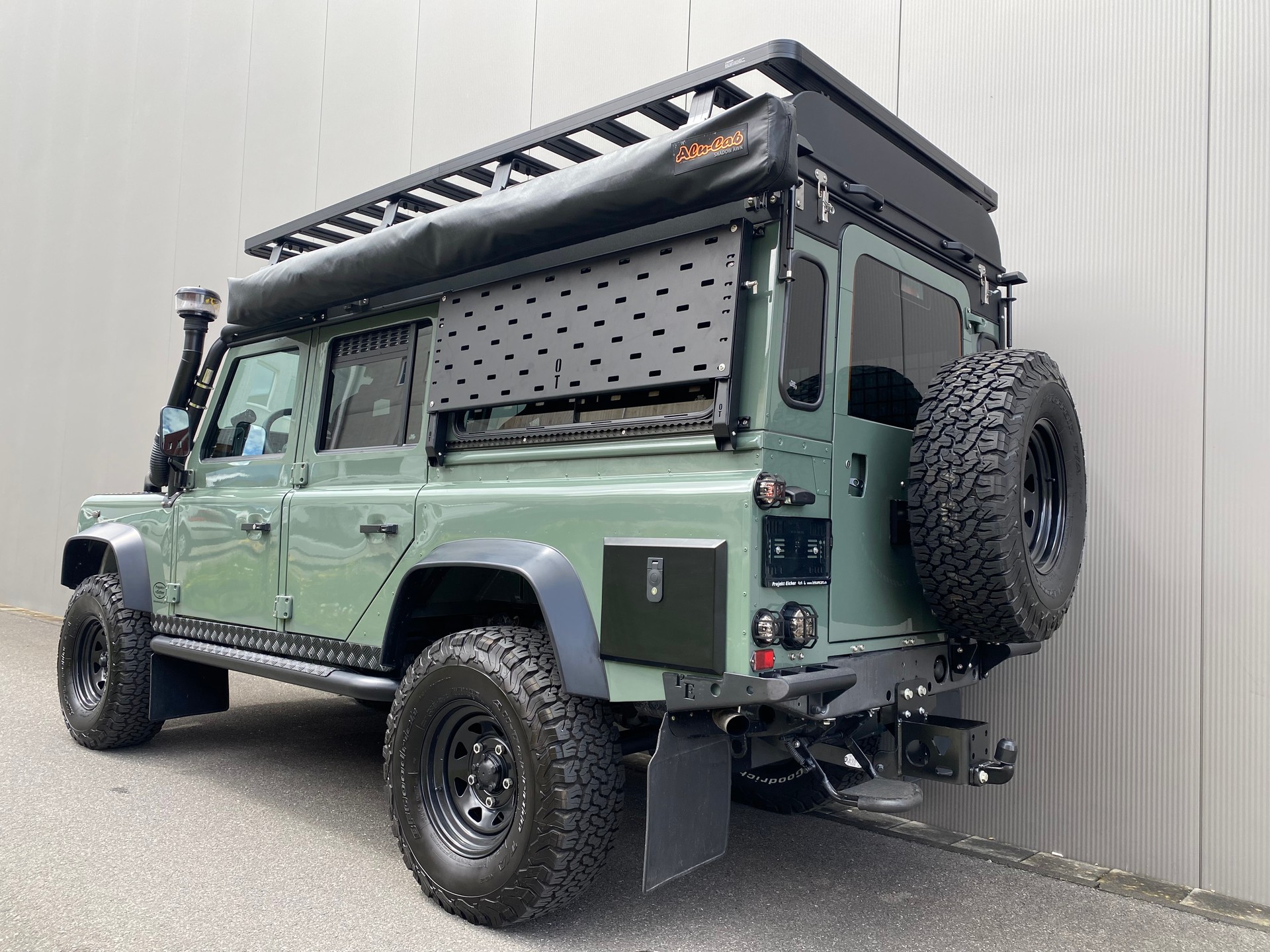 LAND ROVER Defender 110 300TDi Weltreisefahrzeug-showroom-element-2