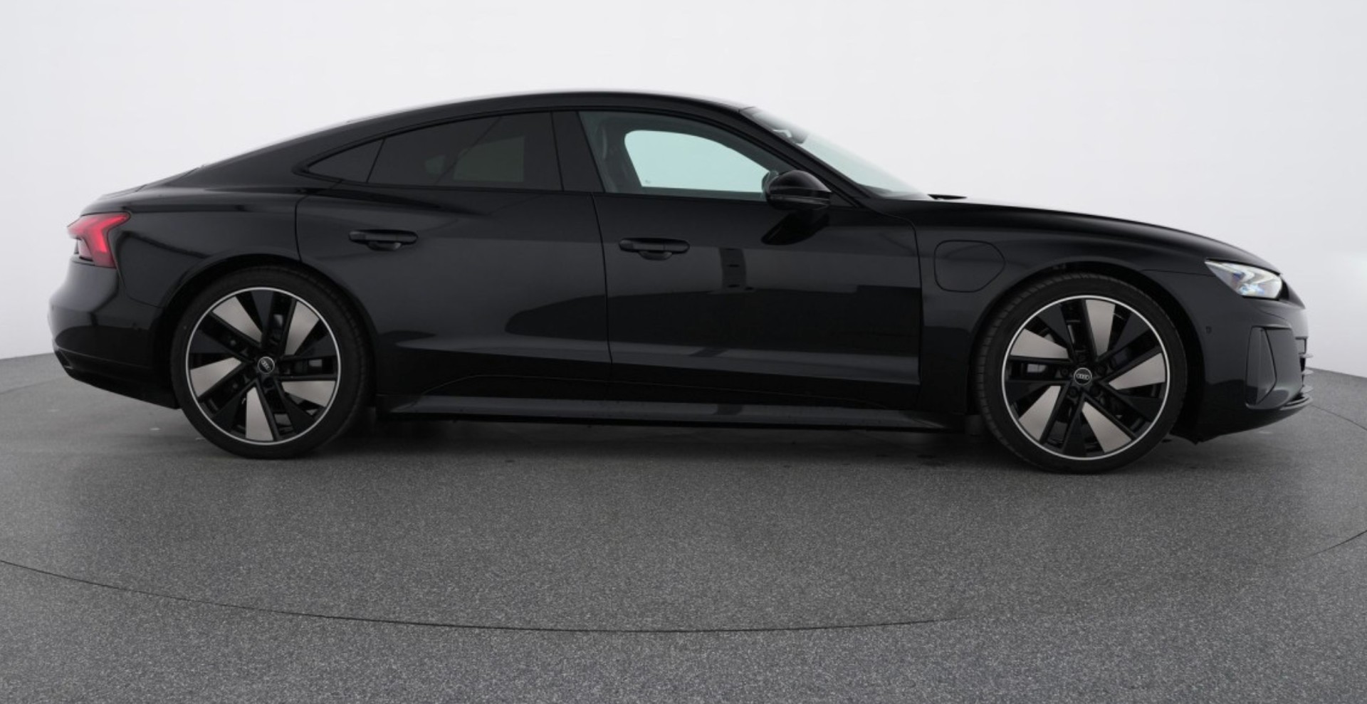 AUDI e-tron GT quattro-image-4