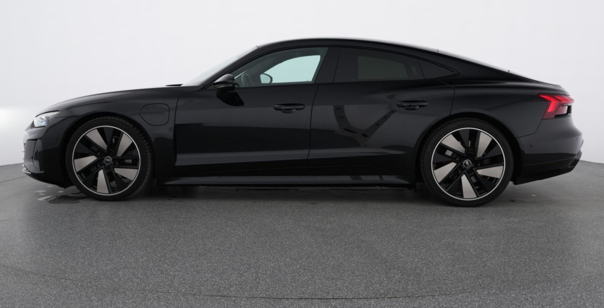 AUDI e-tron GT quattro-image-1