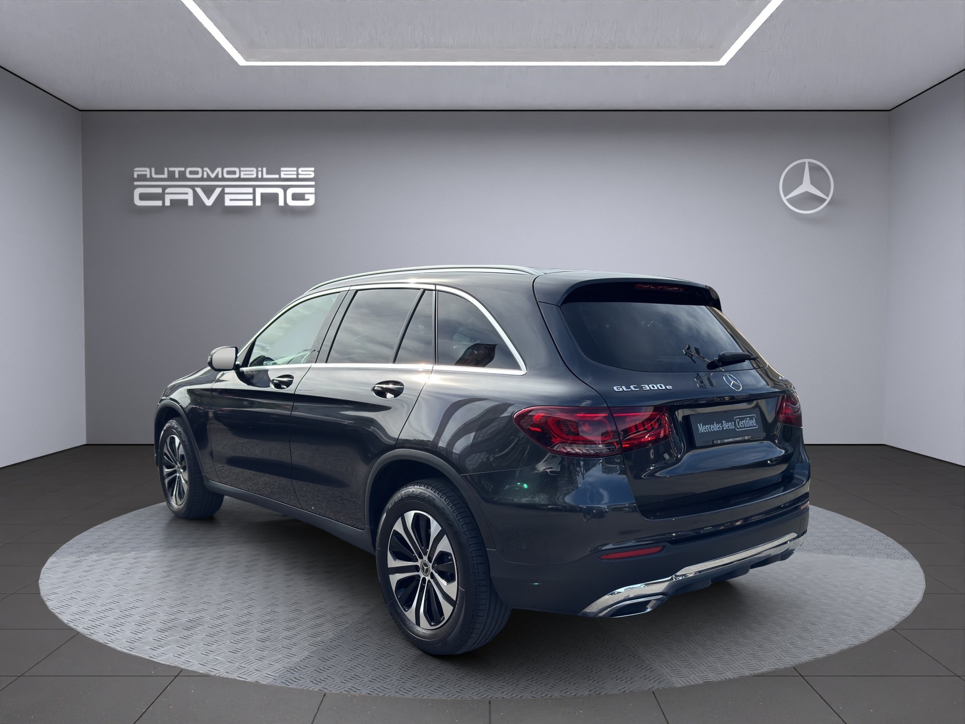 MERCEDES-BENZ GLC 300 e 4Matic 9G-Tronic-showroom-element-2