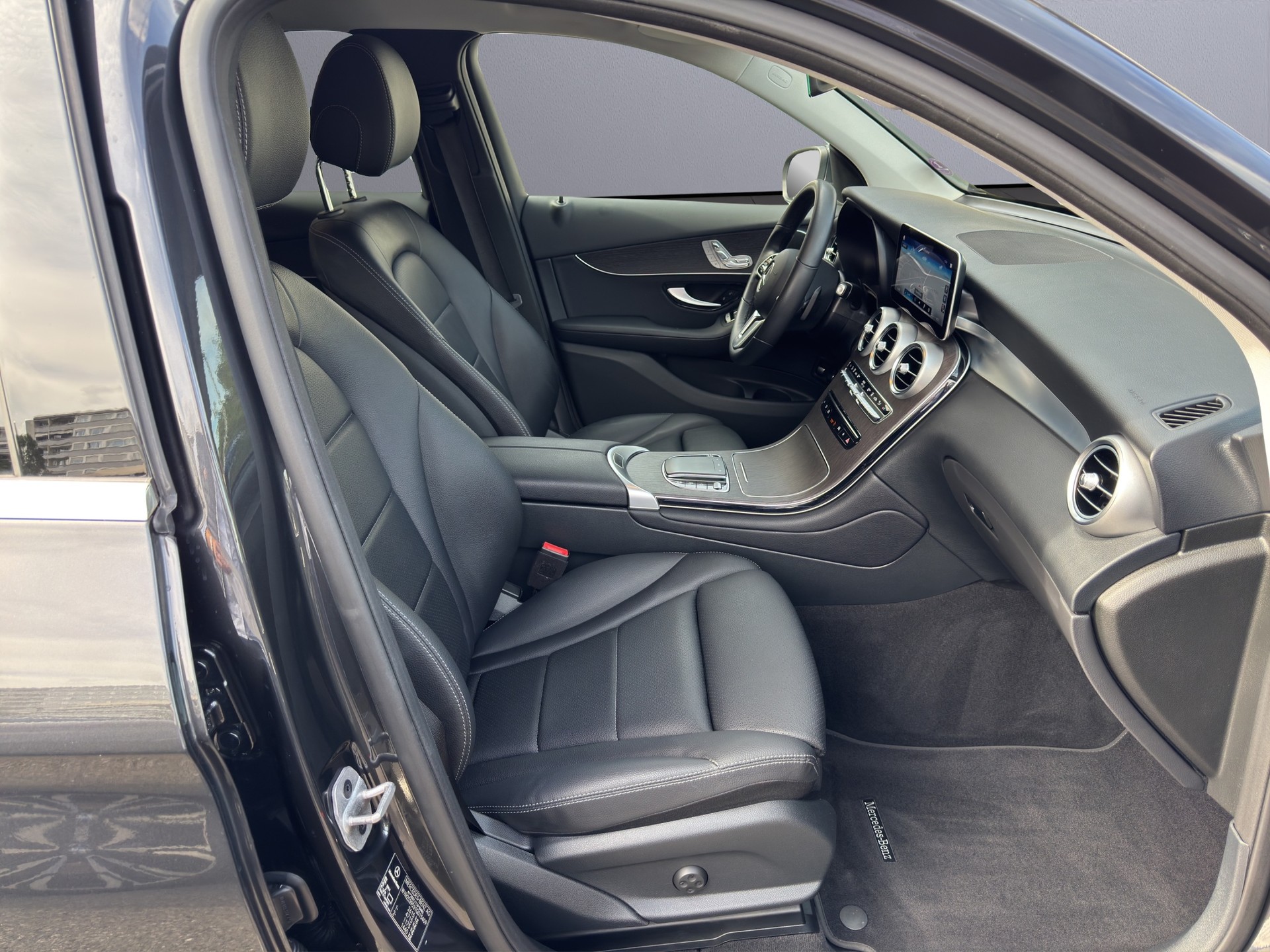 MERCEDES-BENZ GLC 300 e 4Matic 9G-Tronic-image-15