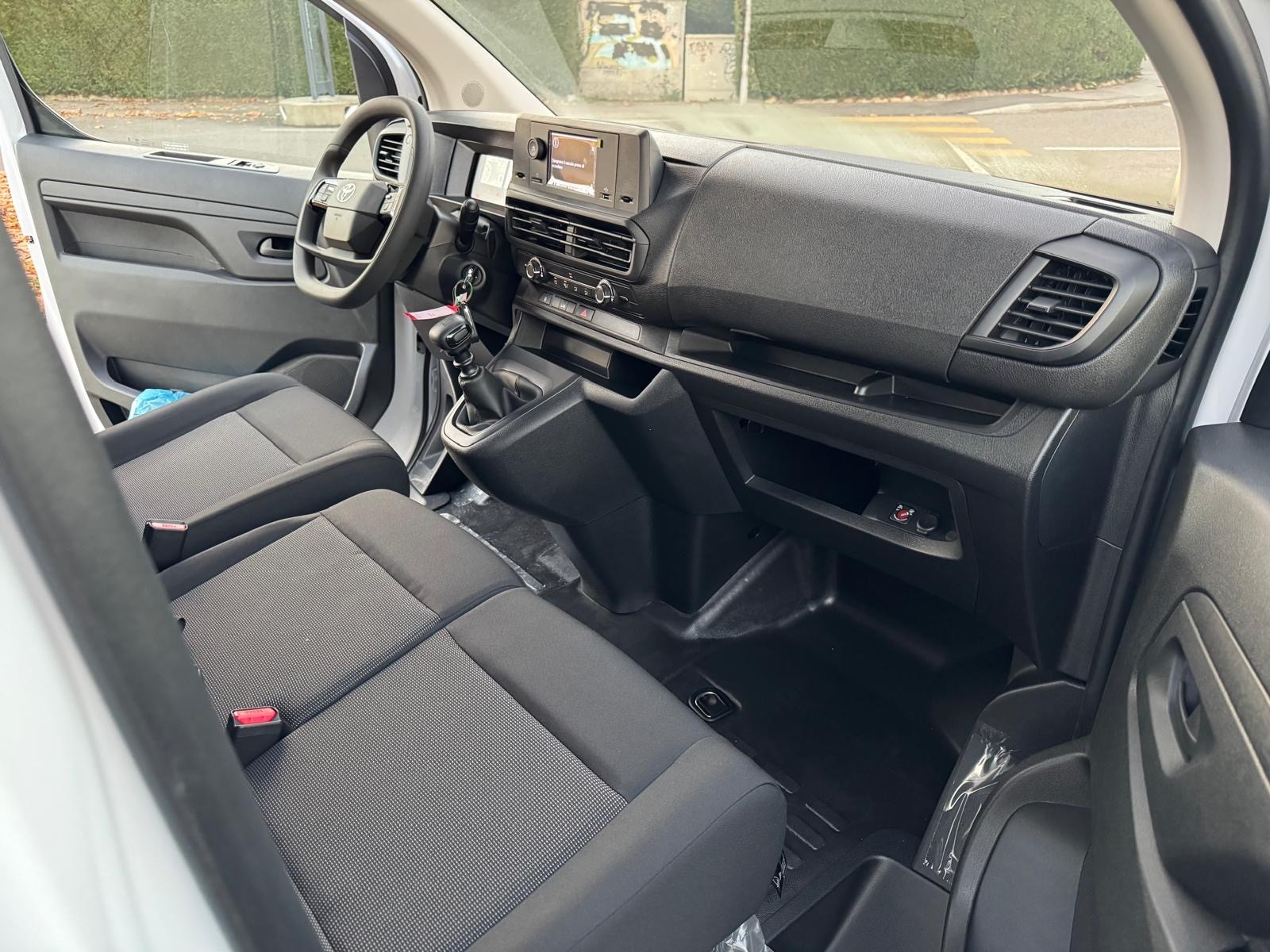 TOYOTA Proace 2.0D Panel Van Medium Active-image-5