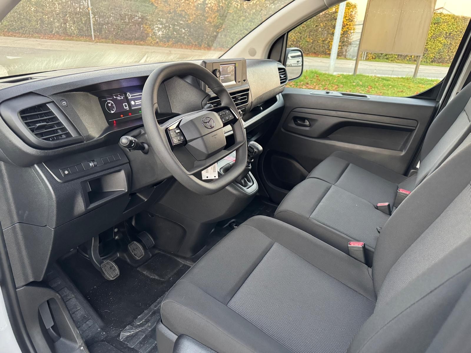 TOYOTA Proace 2.0D Panel Van Medium Active-showroom-element-3