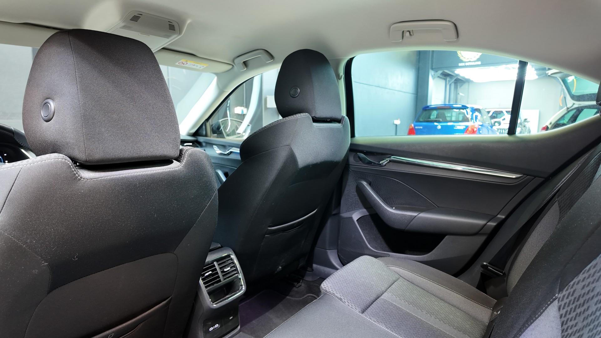 SKODA Octavia Combi 1.5 TSI mHEV DSG Style-image-10