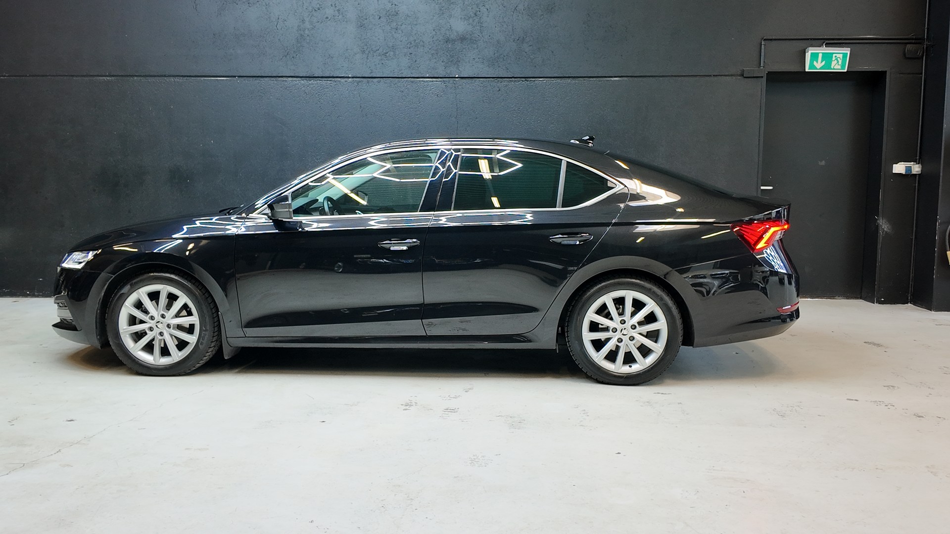 SKODA Octavia Combi 1.5 TSI mHEV DSG Style-showroom-element-2