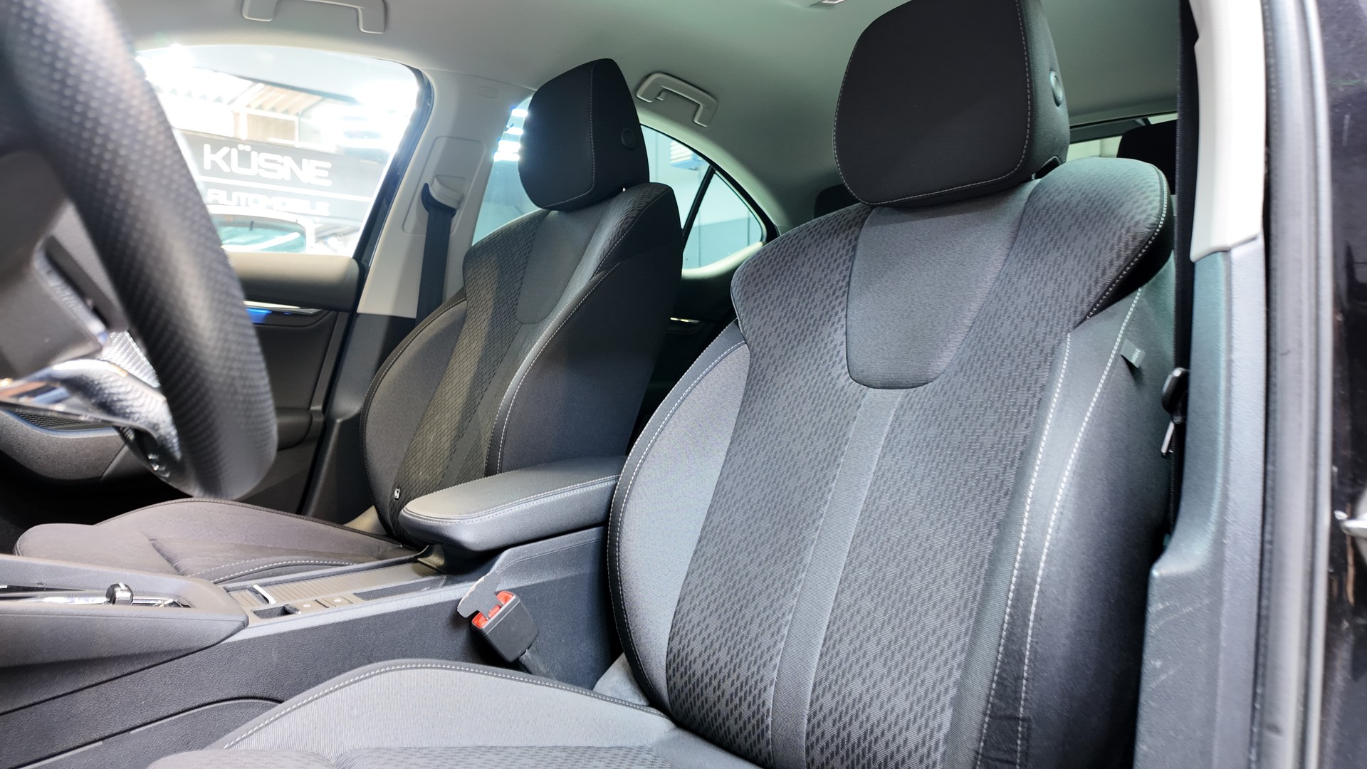 SKODA Octavia Combi 1.5 TSI mHEV DSG Style-image-8