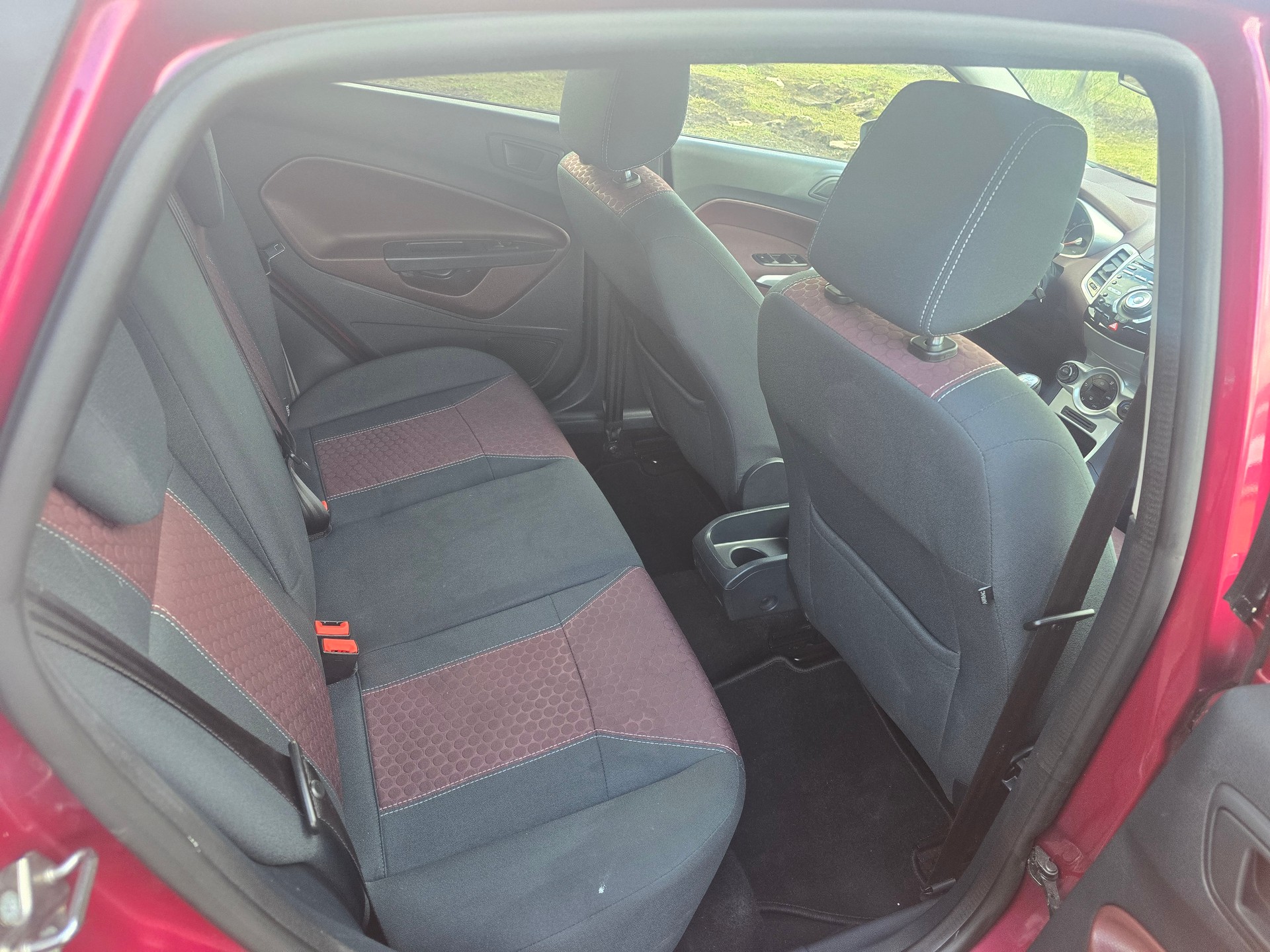 FORD Fiesta 1.4 16V Titanium-image-11