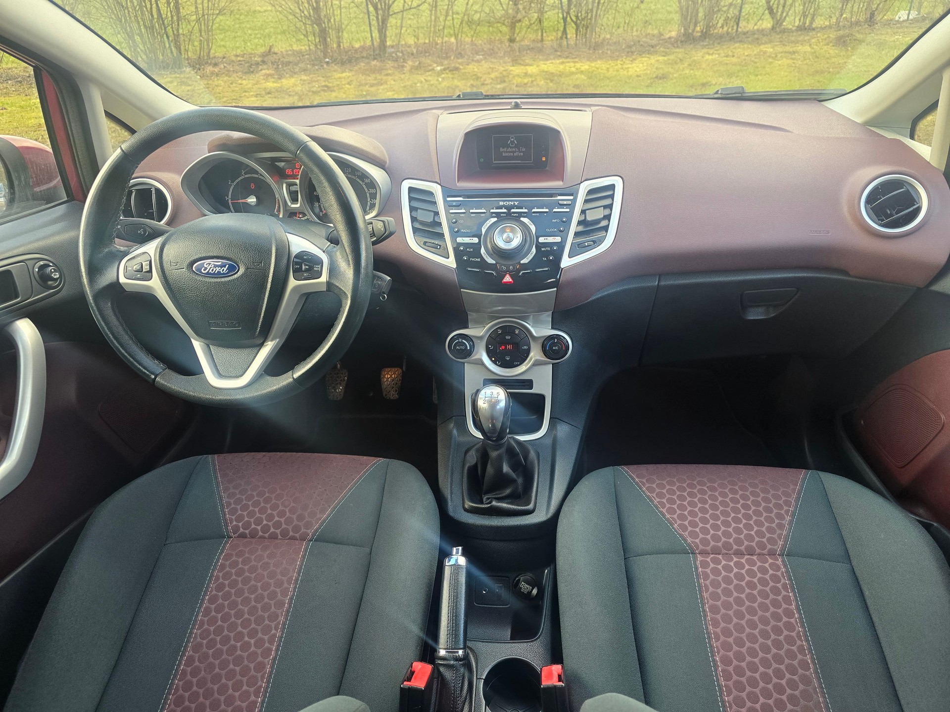 FORD Fiesta 1.4 16V Titanium-image-12