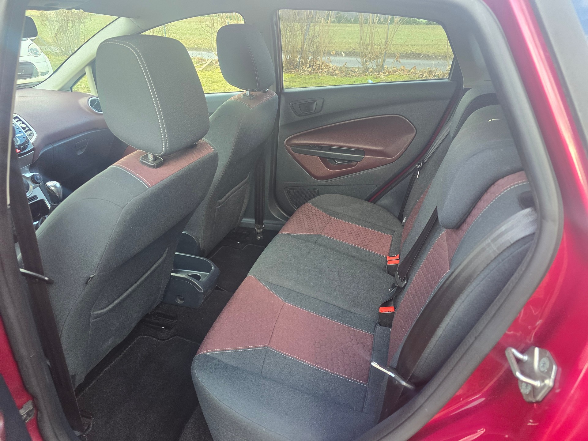 FORD Fiesta 1.4 16V Titanium-image-9