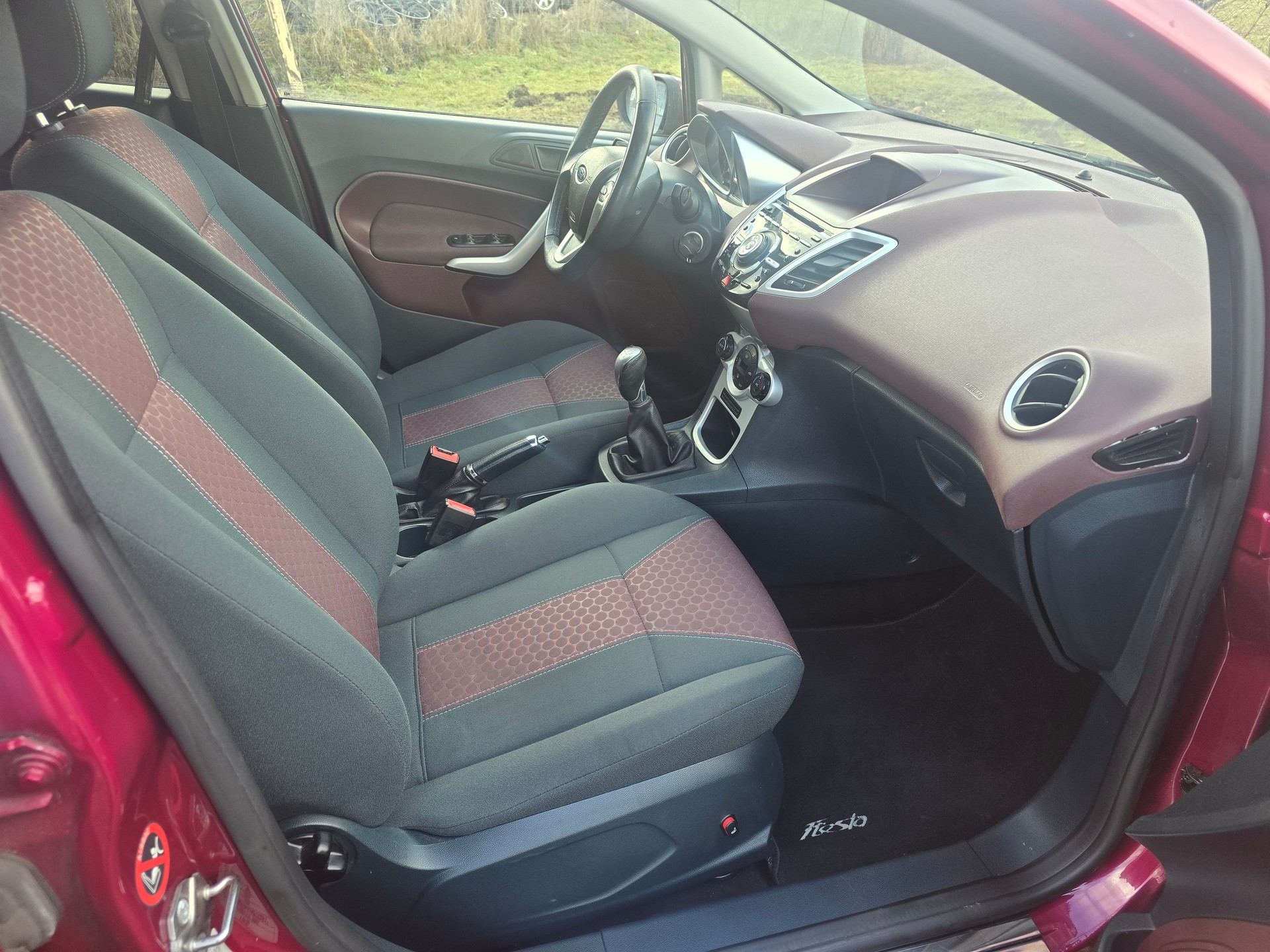 FORD Fiesta 1.4 16V Titanium-image-10