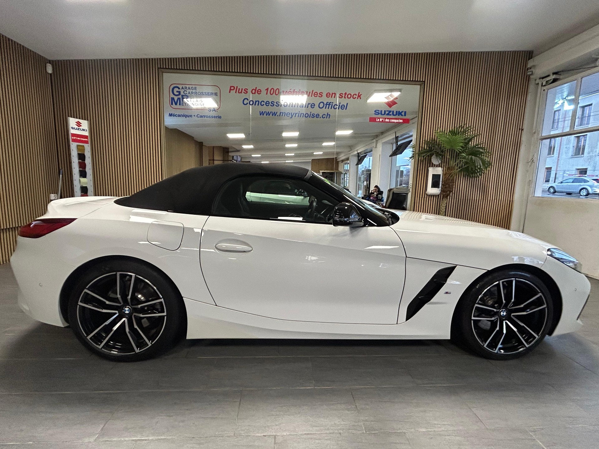 BMW Z4 20i sDrive-showroom-element-1