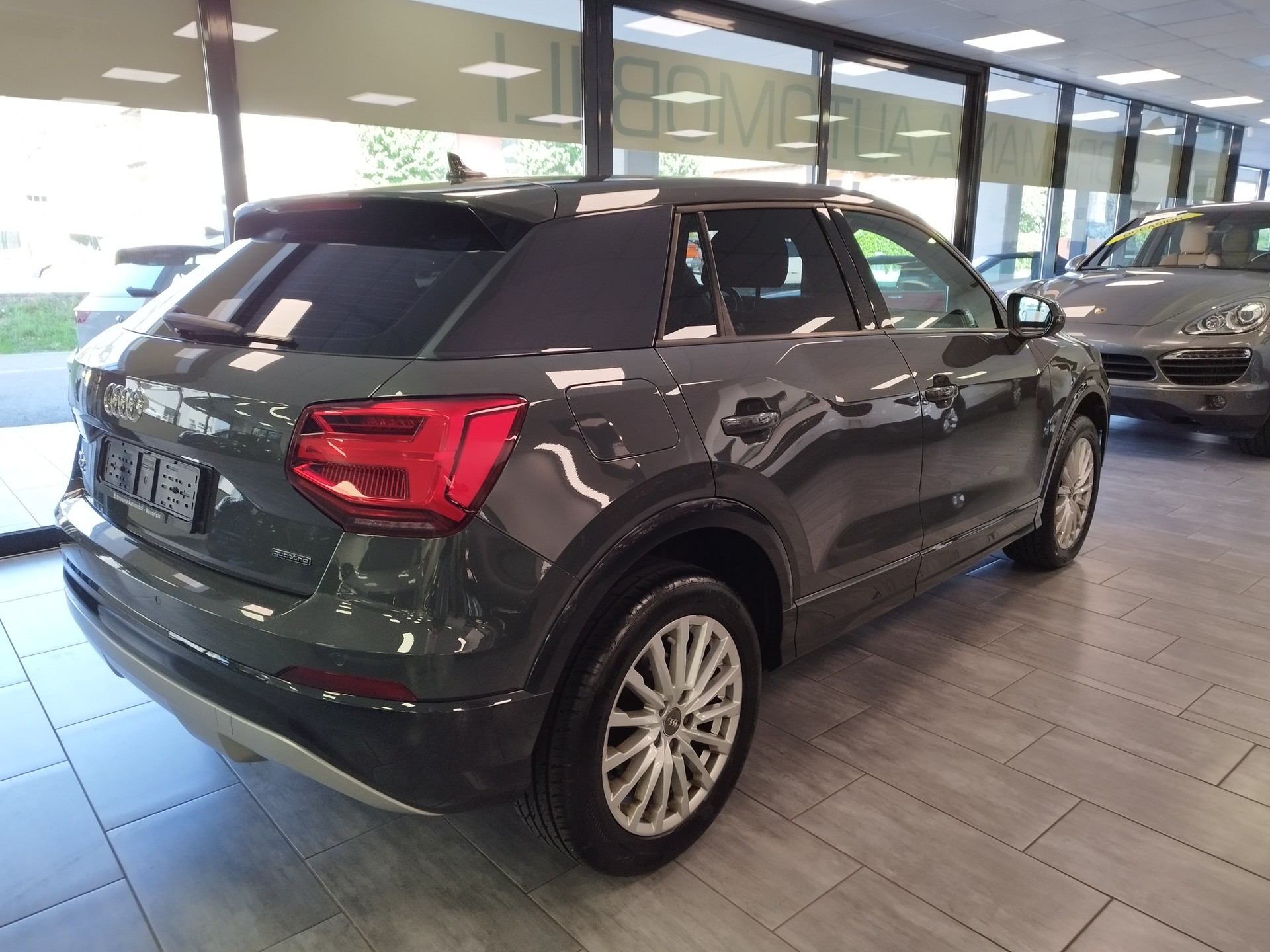AUDI Q2 2.0 TFSI design quattro S-tronic-image-3
