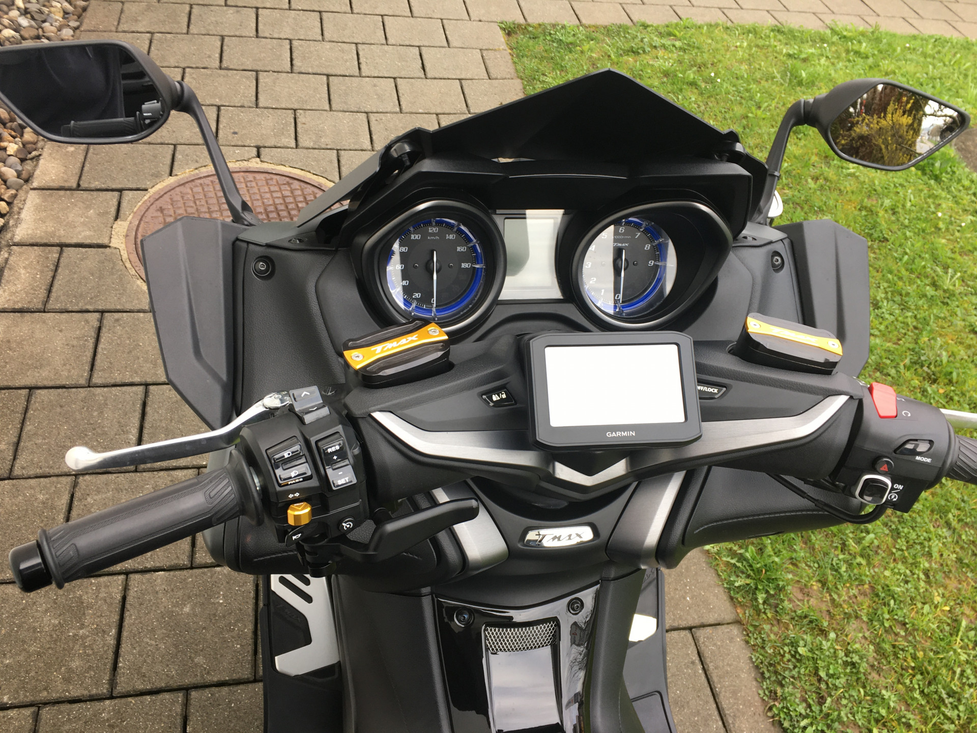 YAMAHA TMax 560 Tech Max-image-9