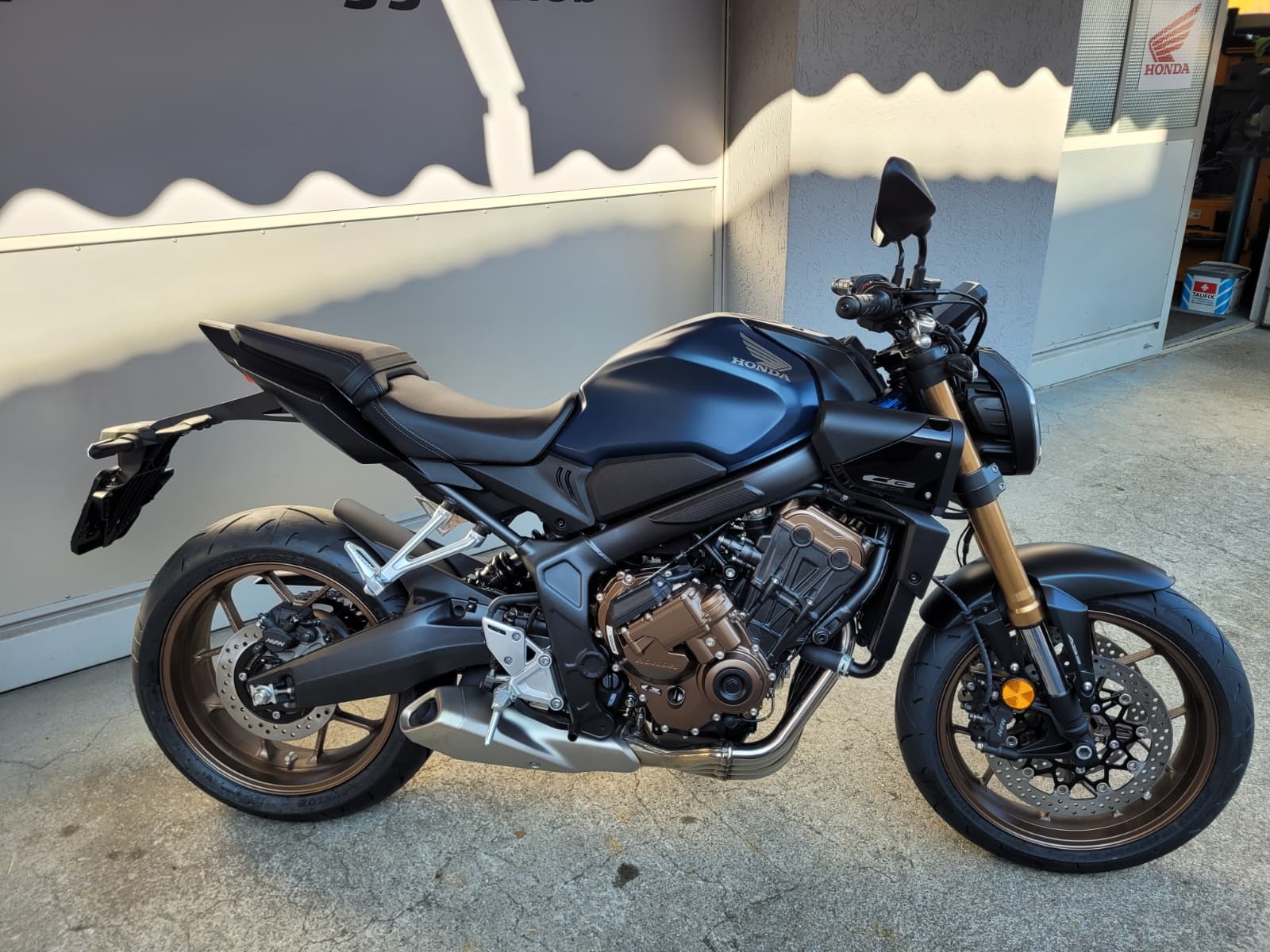HONDA CB 650 R-showroom-element-2