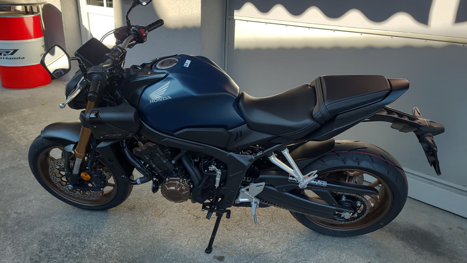 HONDA CB 650 R-showroom-element-1