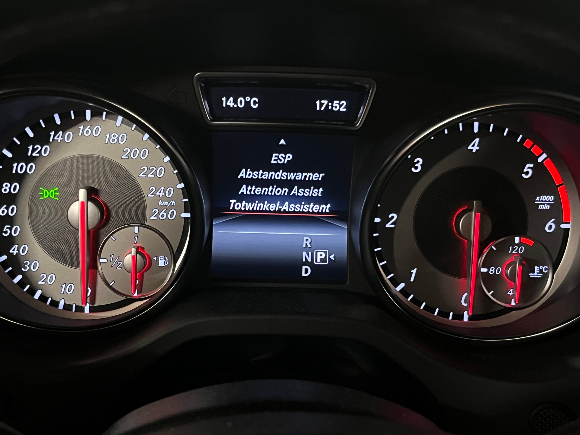 MERCEDES-BENZ GLA 220 CDI Urban 7G-DCT-image-8