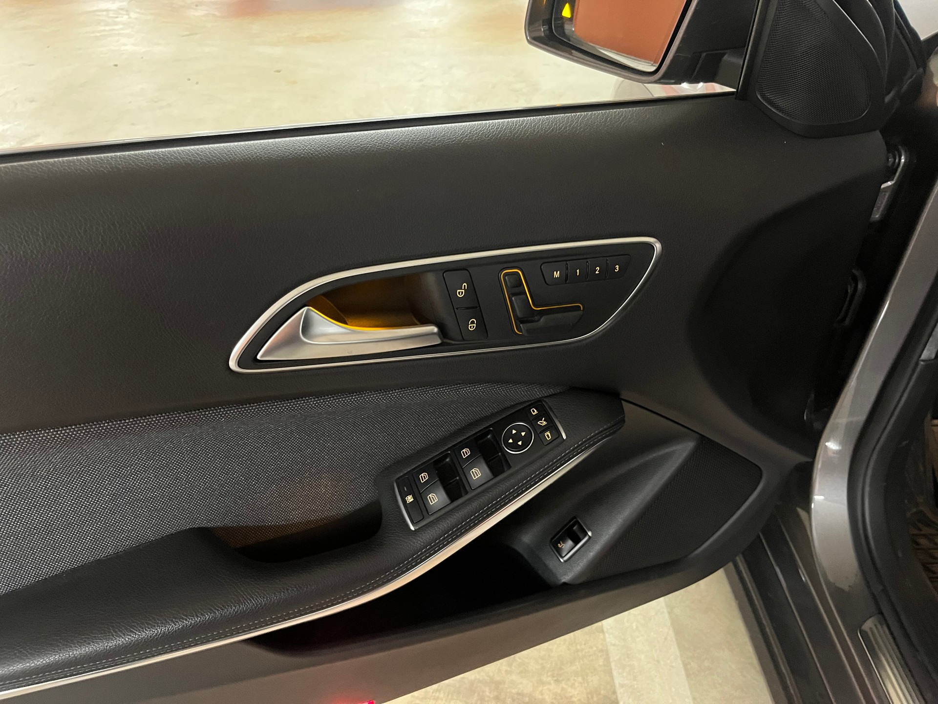MERCEDES-BENZ GLA 220 CDI Urban 7G-DCT-image-4