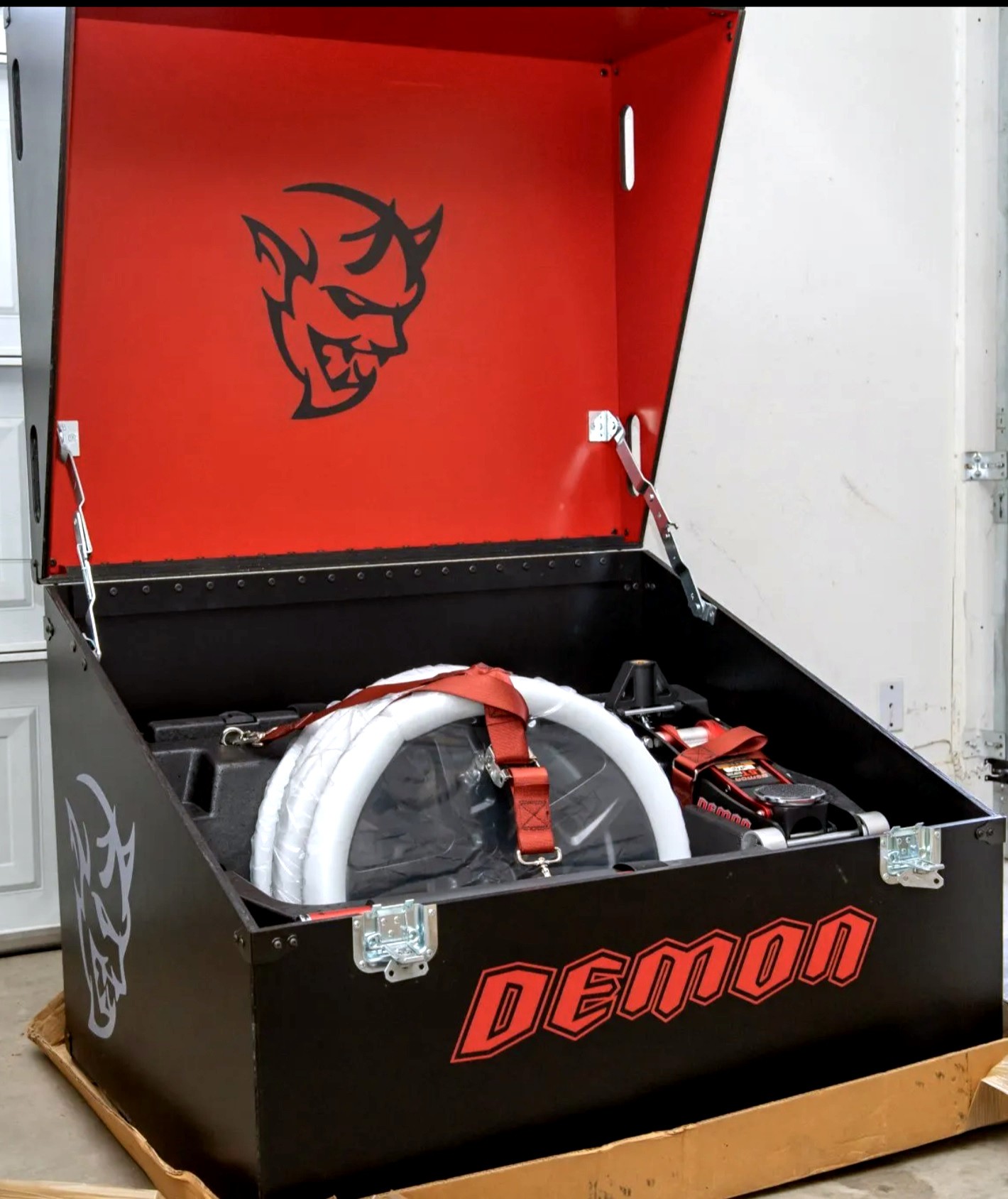 DODGE Challenger SRT Demon-image-14