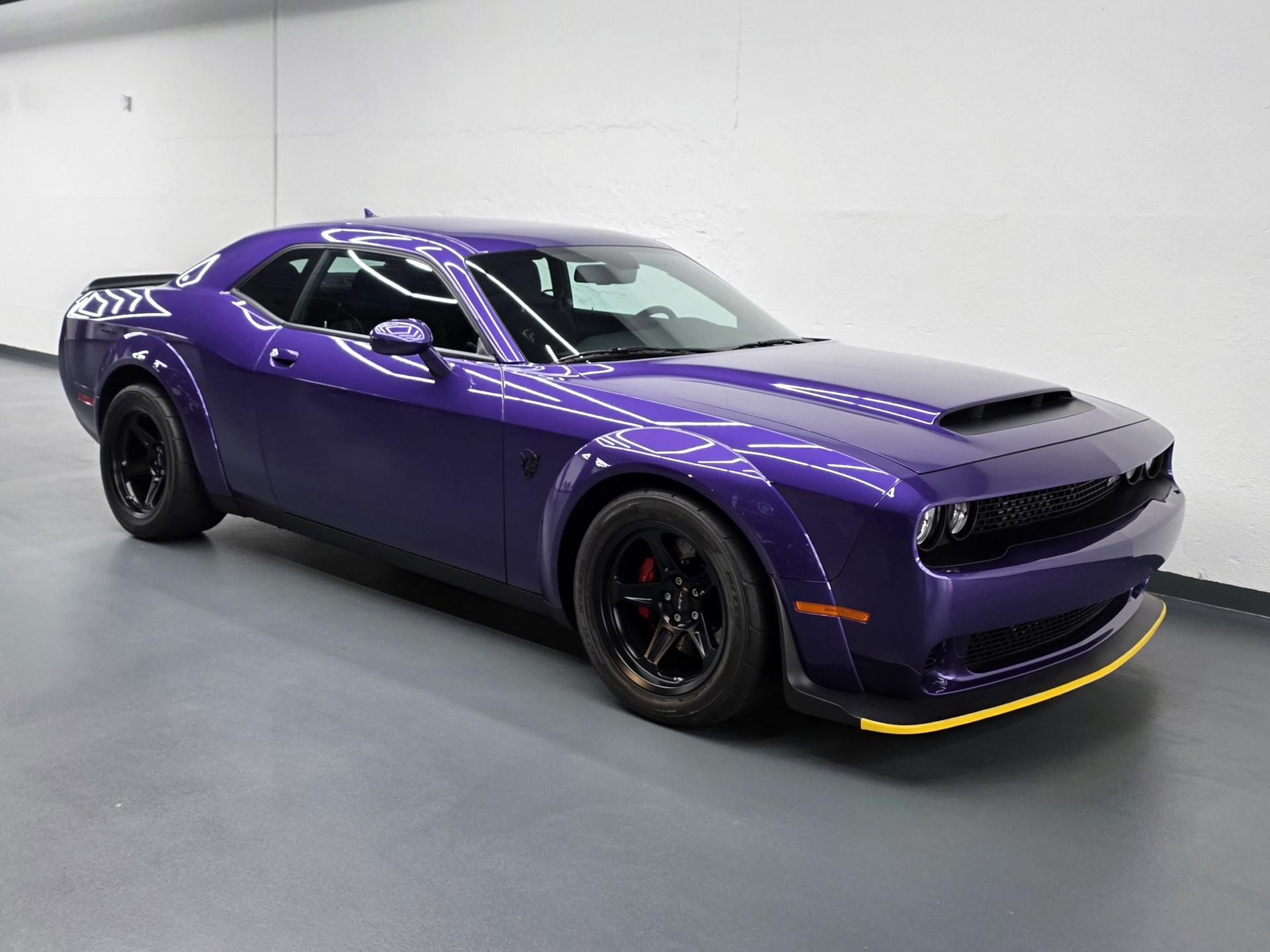 DODGE Challenger SRT Demon-showroom-element-1