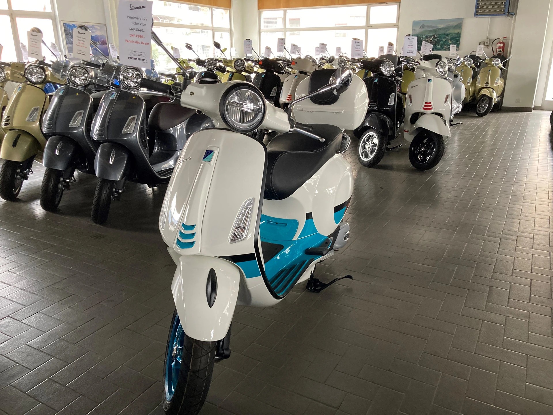PIAGGIO Vespa 125 Primavera ABS Color Vibe-image-1