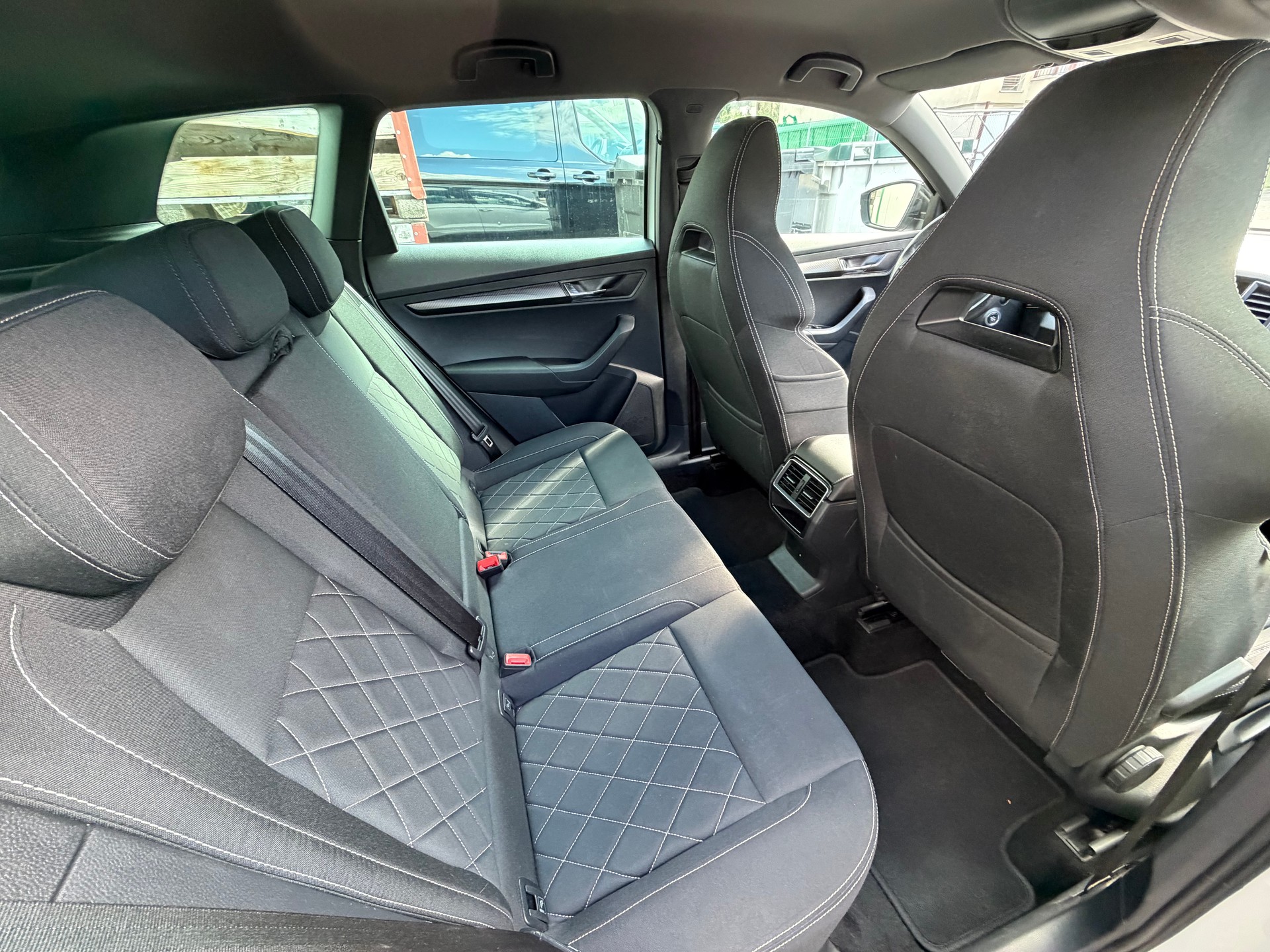 SKODA Karoq 2.0 TSI SportLine 4x4 DSG-image-9