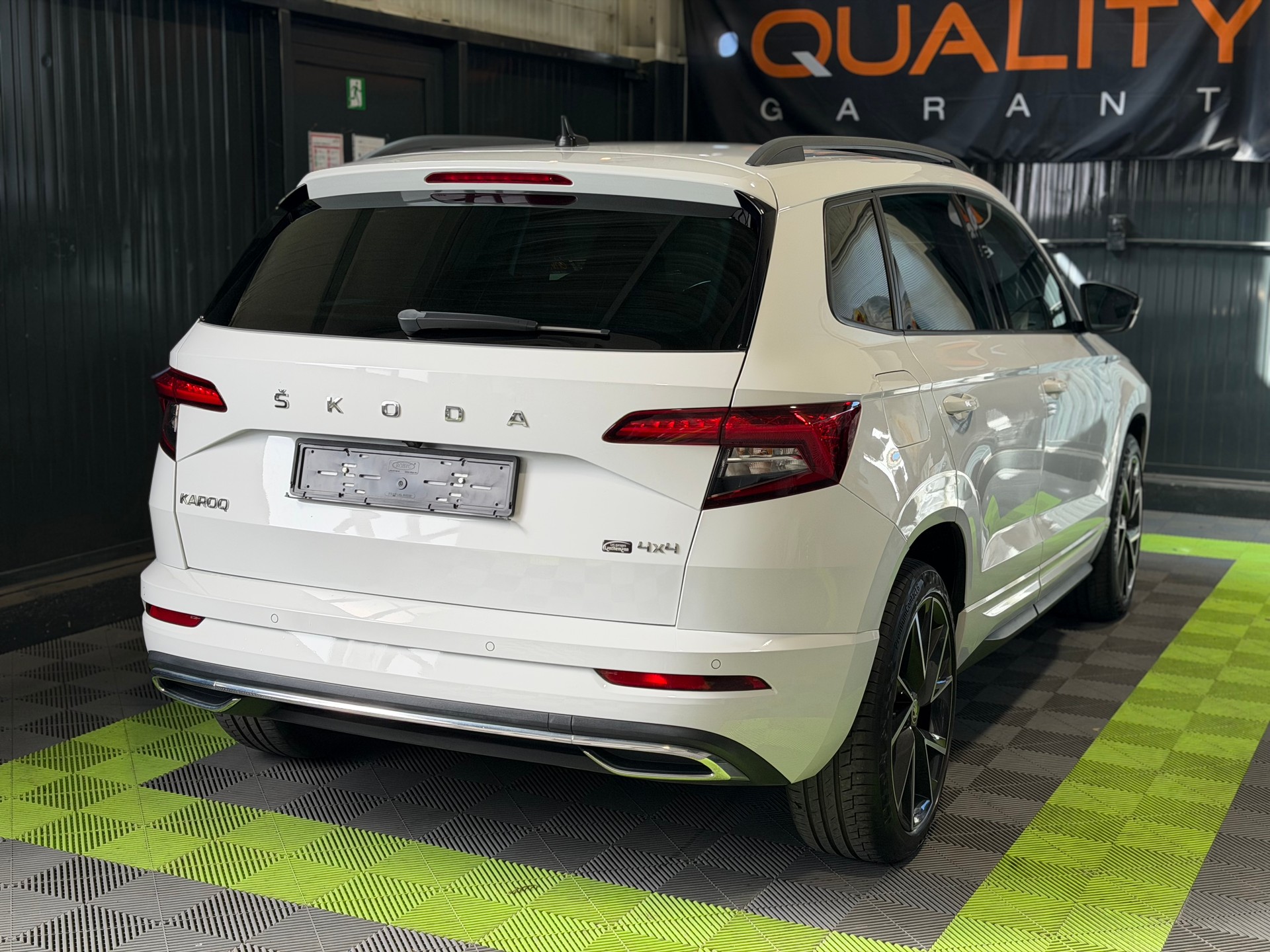 SKODA Karoq 2.0 TSI SportLine 4x4 DSG-image-1