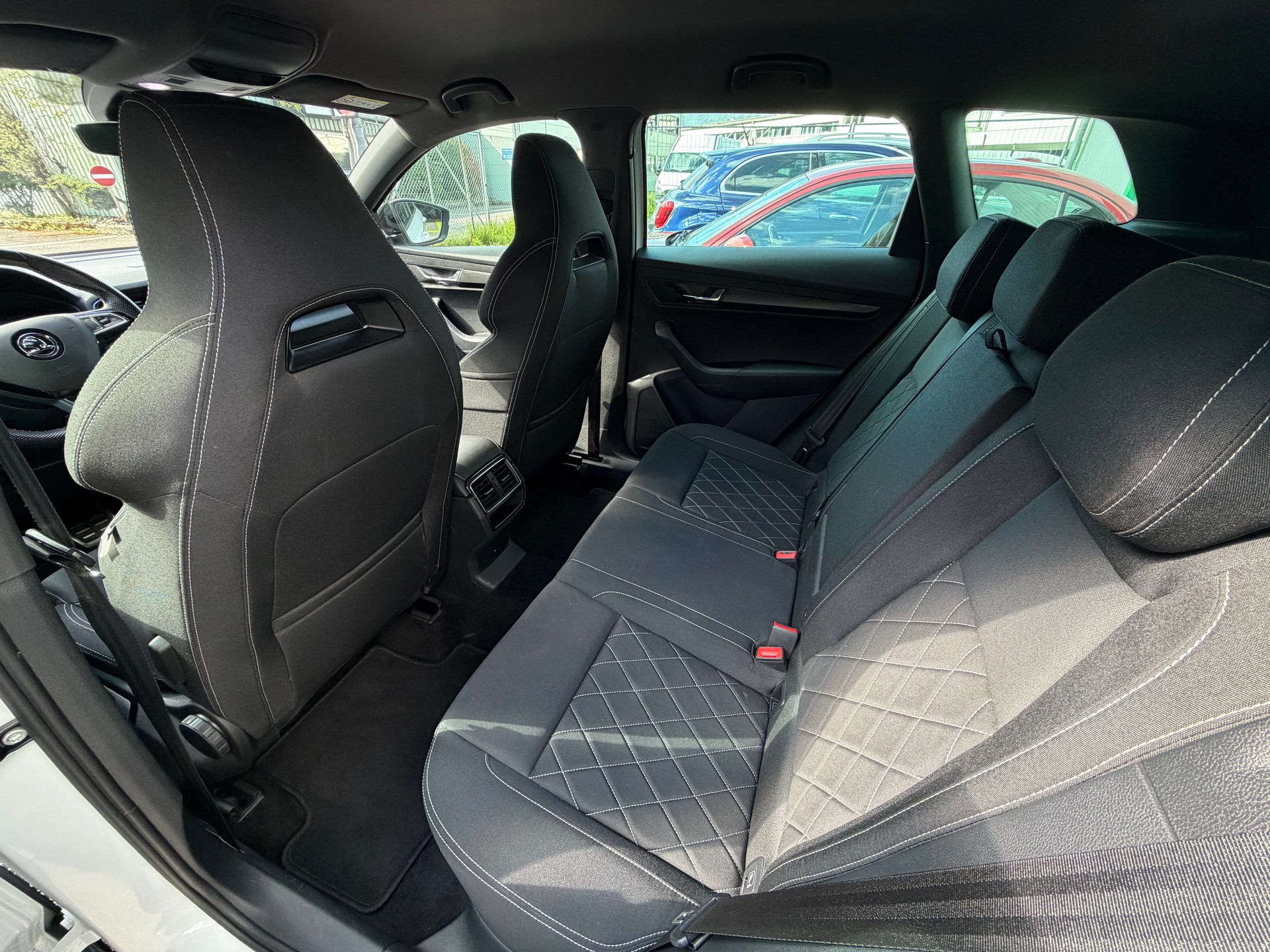SKODA Karoq 2.0 TSI SportLine 4x4 DSG-image-8
