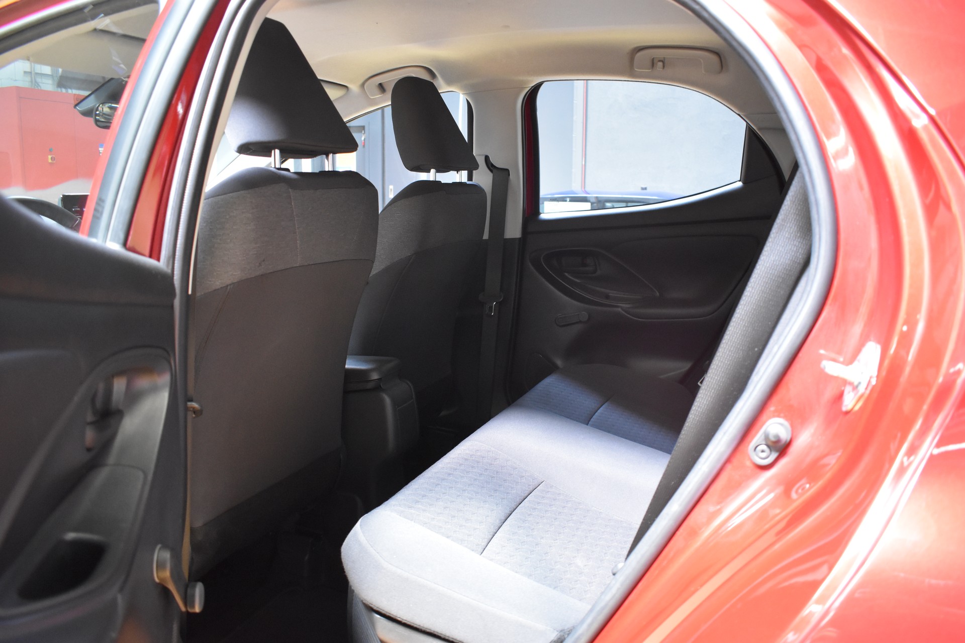 TOYOTA Yaris 1.5 Comfort e-CVT - New Model 2021-image-12