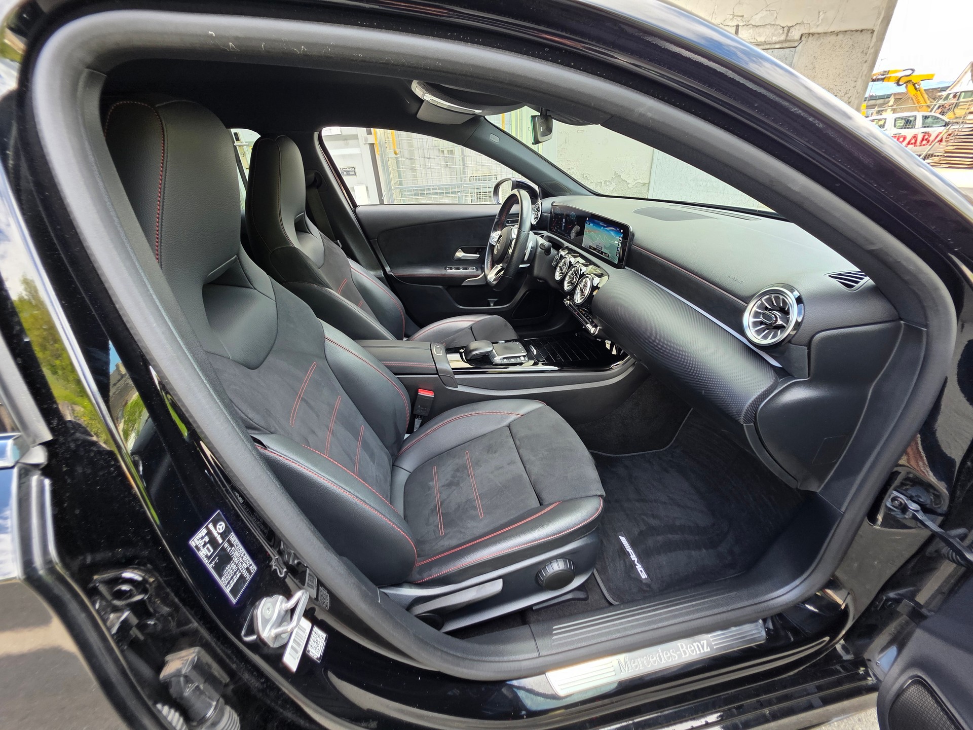MERCEDES-BENZ A 180 Night Star AMG Line 7G-DCT-image-24