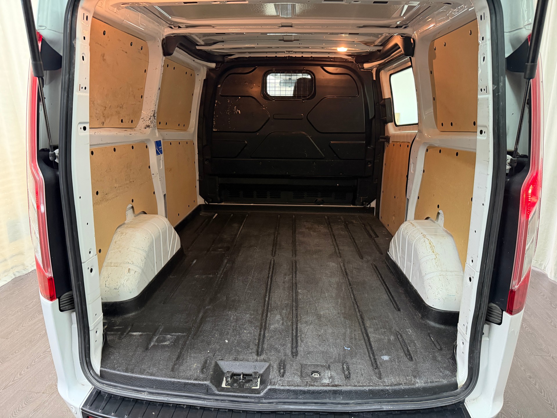 FORD Transit Custom Van 280 L1H1 Basis-image-10