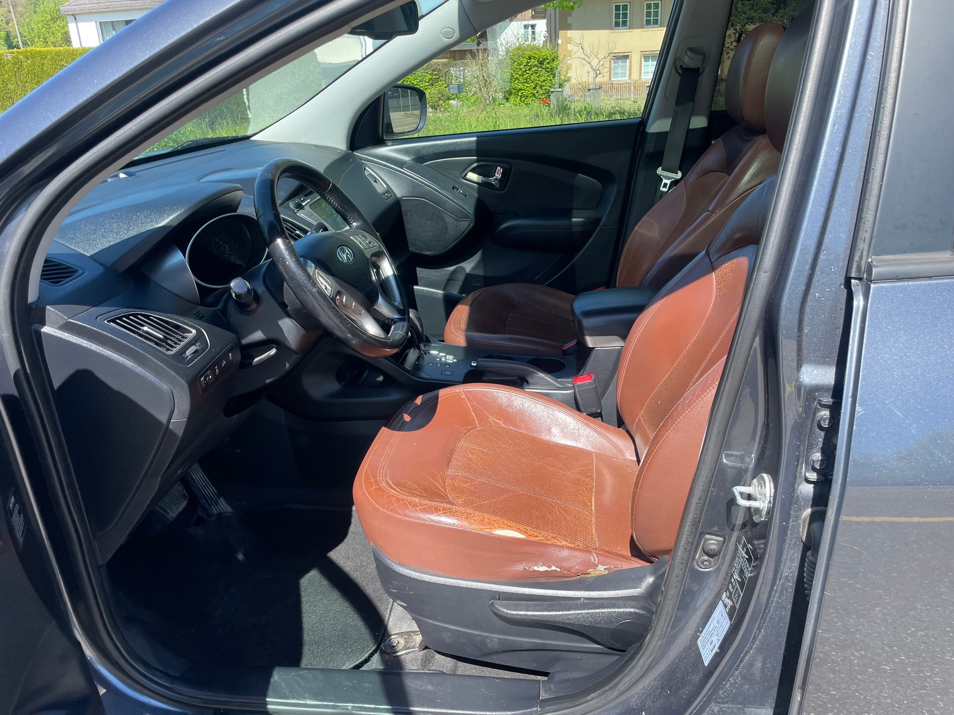 HYUNDAI iX 35 2.0 CRDi Premium 4WD Automatic-image-9