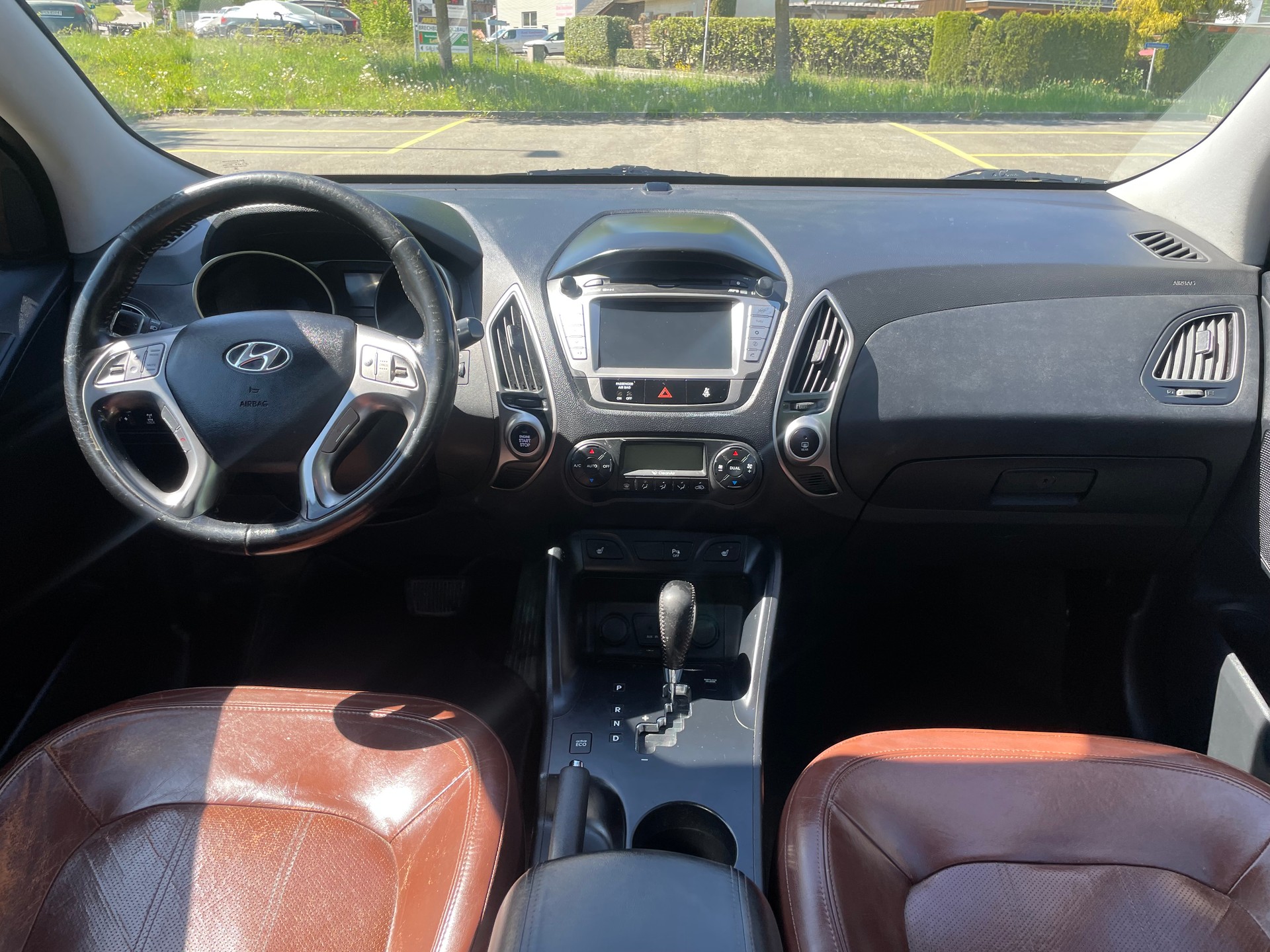 HYUNDAI iX 35 2.0 CRDi Premium 4WD Automatic-image-7