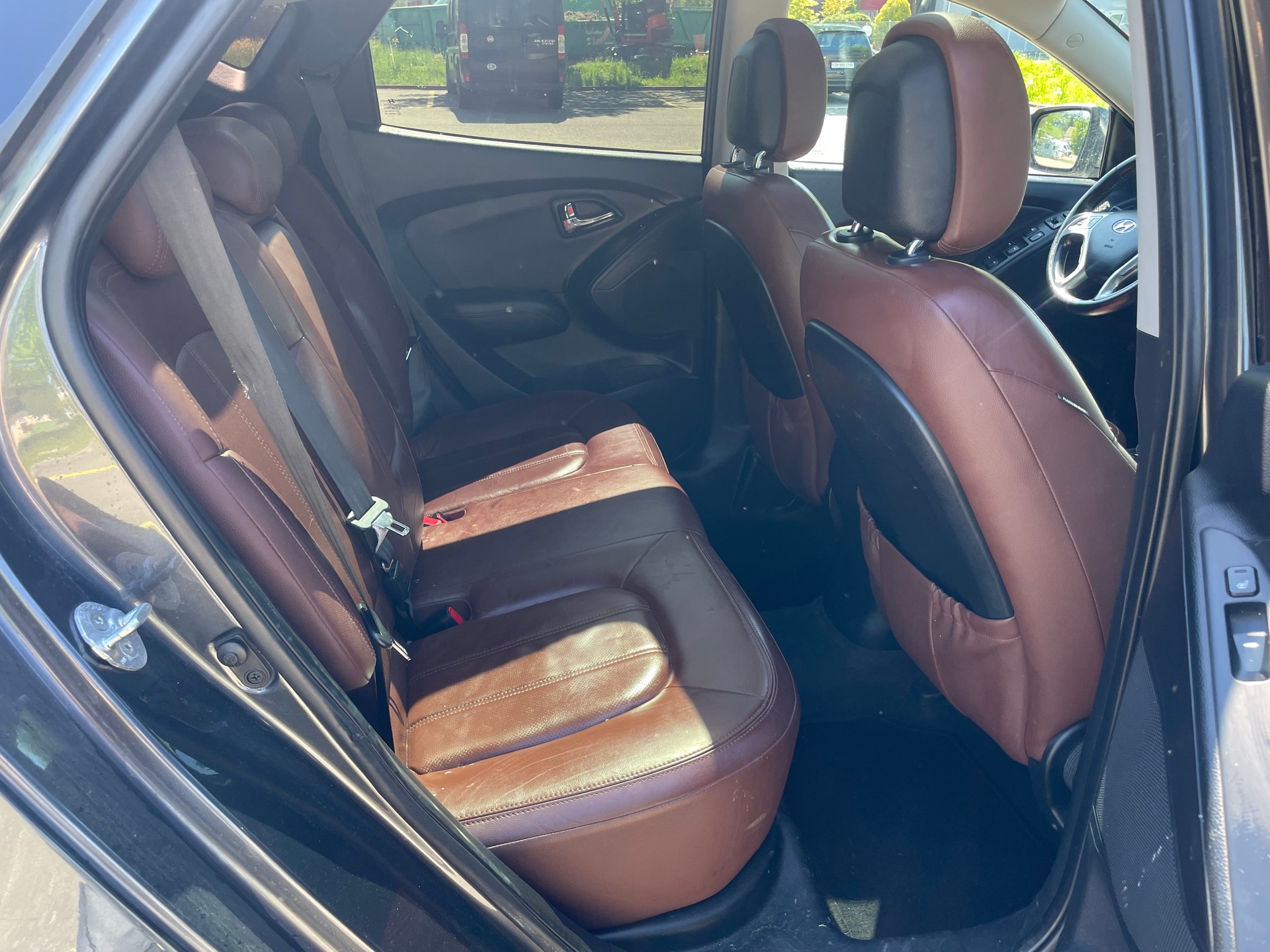 HYUNDAI iX 35 2.0 CRDi Premium 4WD Automatic-image-12
