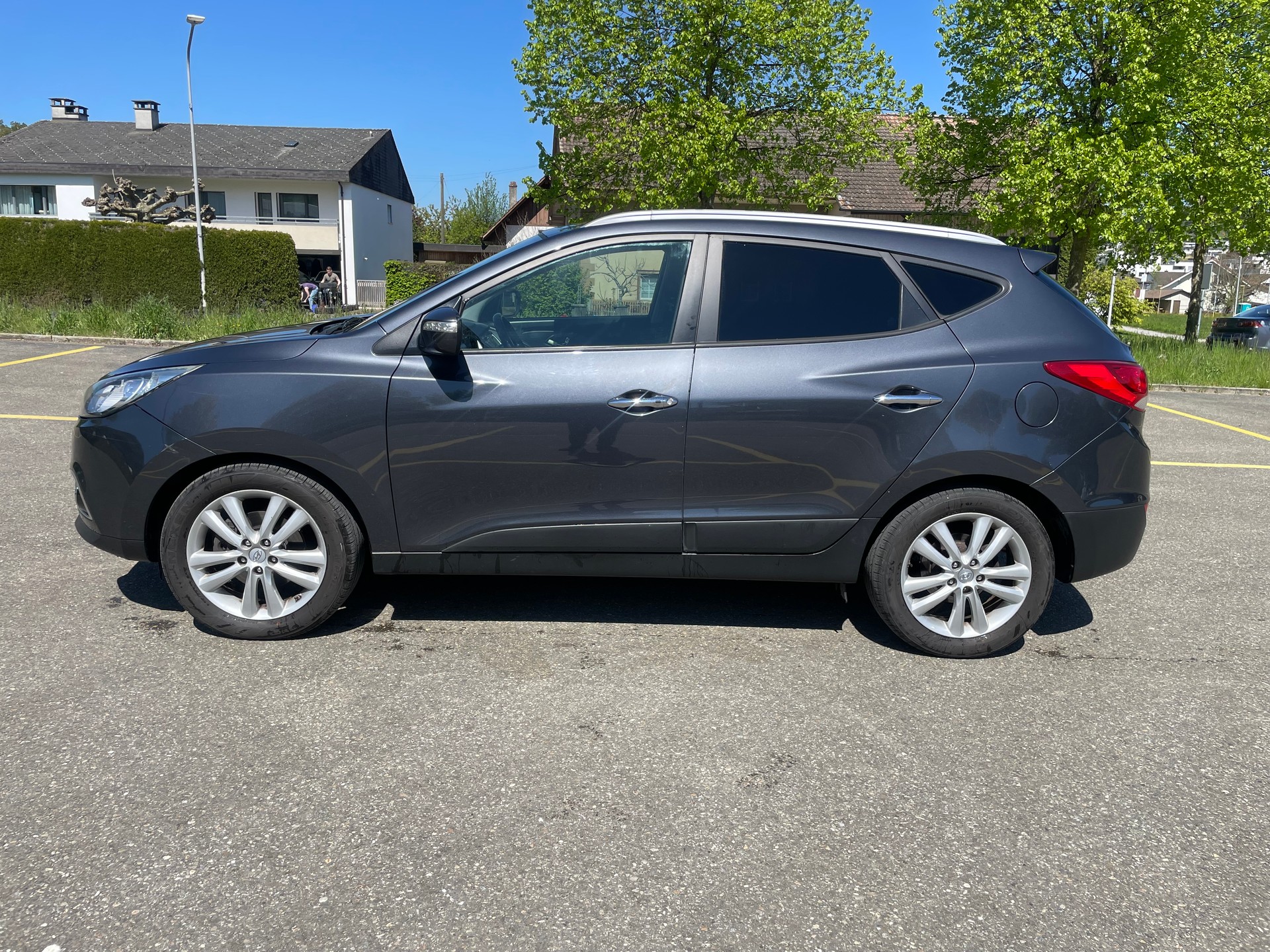 HYUNDAI iX 35 2.0 CRDi Premium 4WD Automatic-image-3
