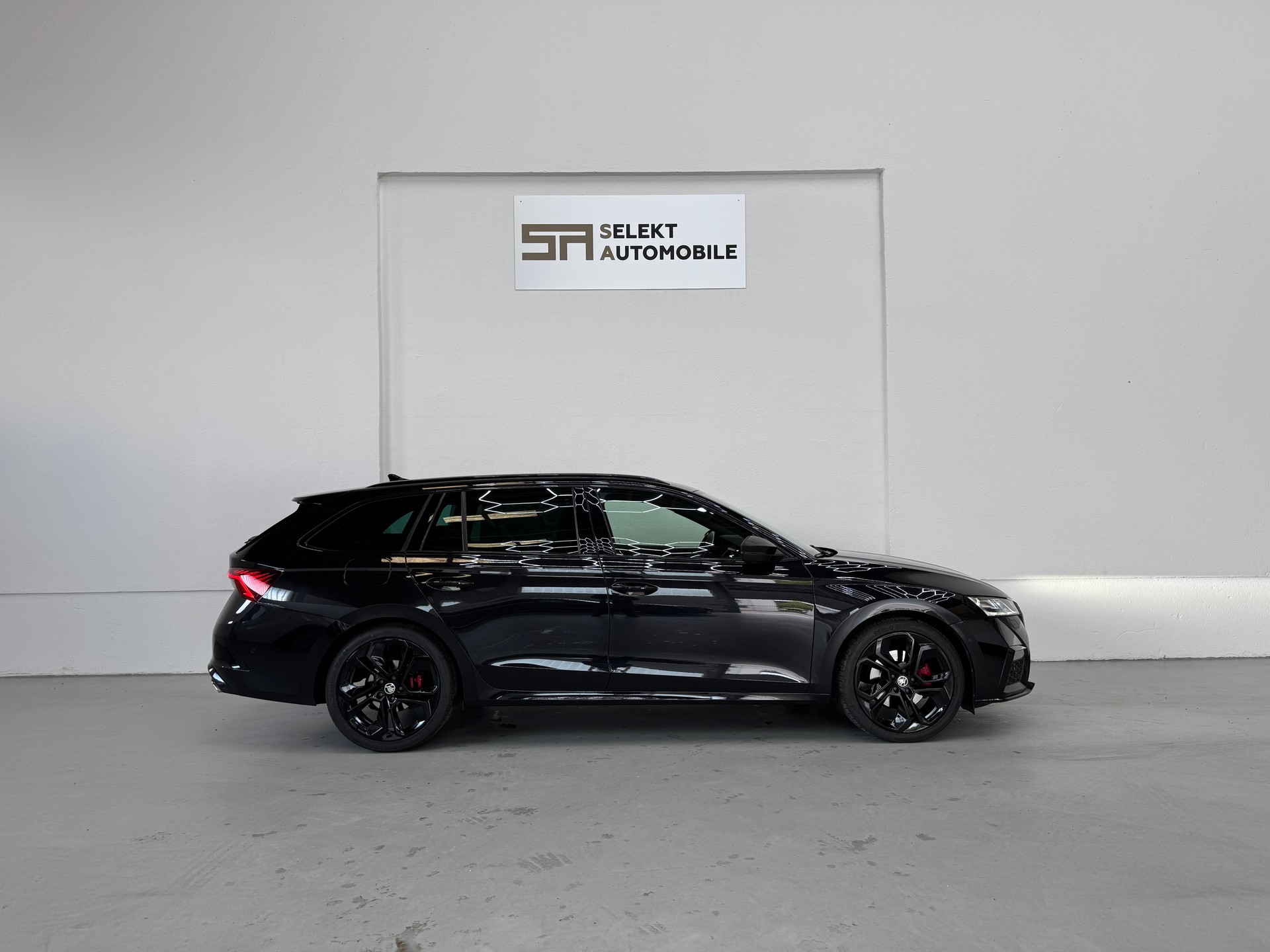 SKODA Octavia Combi 2.0 TDI DSG RS-image-6