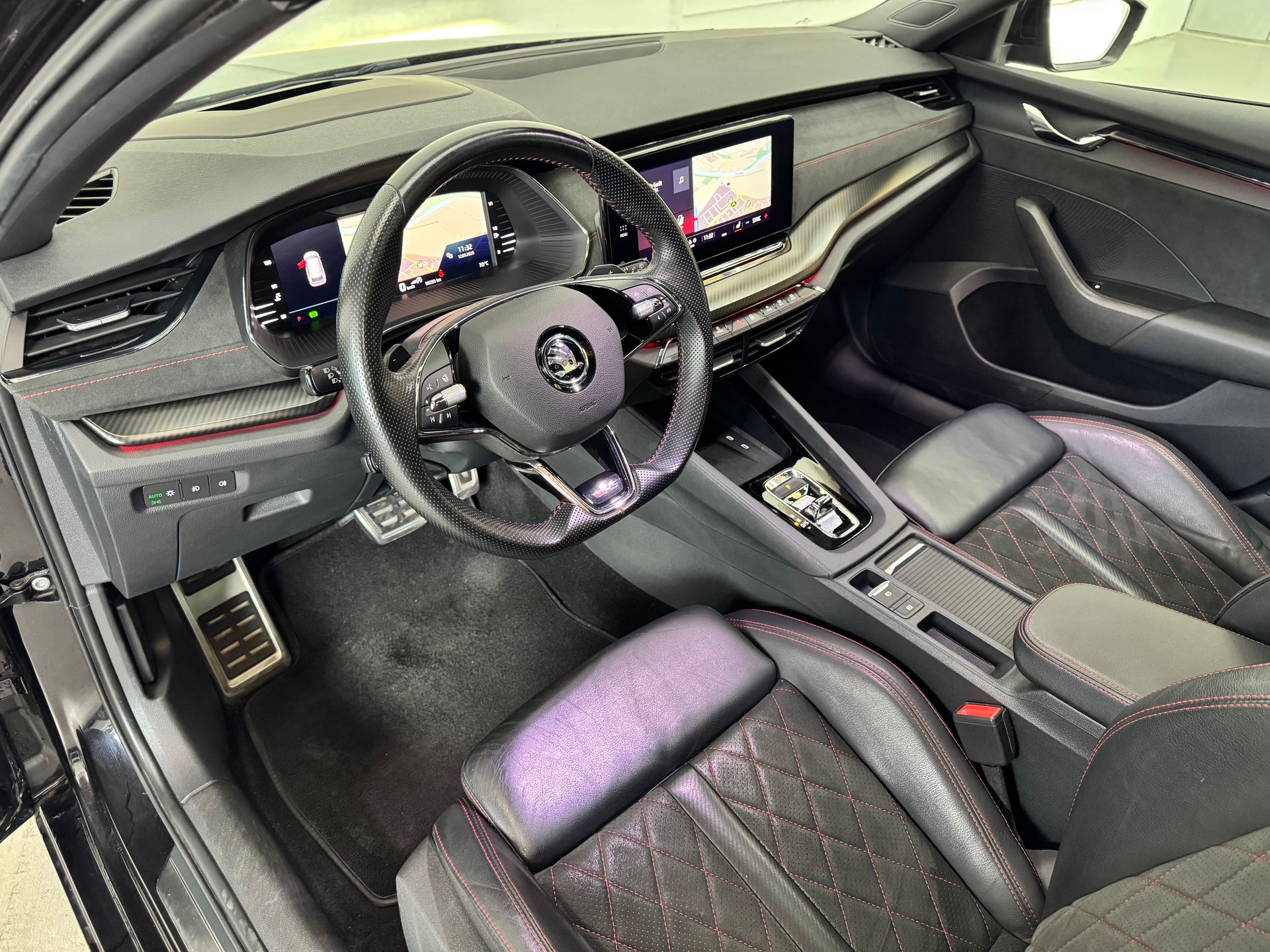 SKODA Octavia Combi 2.0 TDI DSG RS-image-11