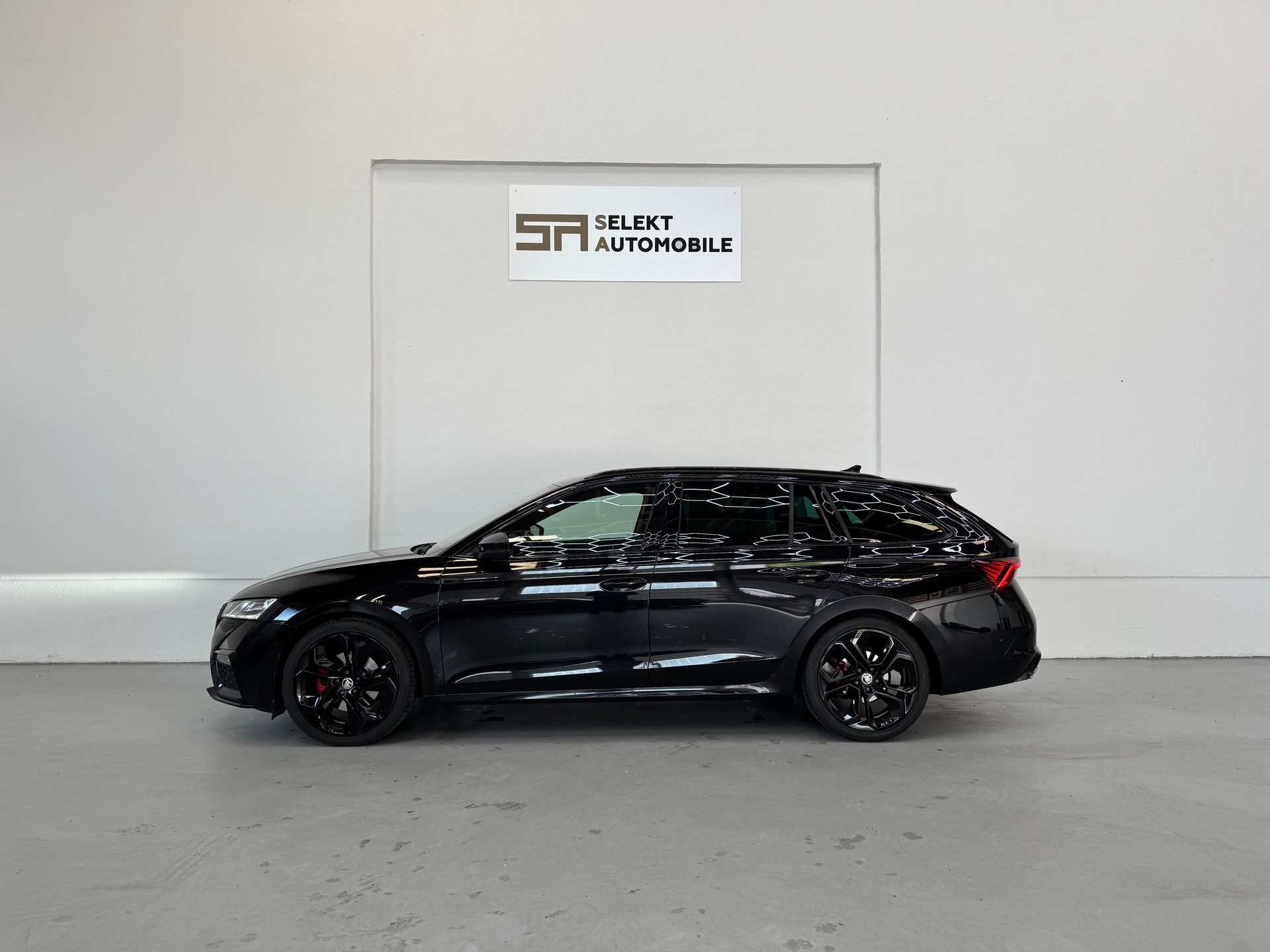 SKODA Octavia Combi 2.0 TDI DSG RS-showroom-element-3