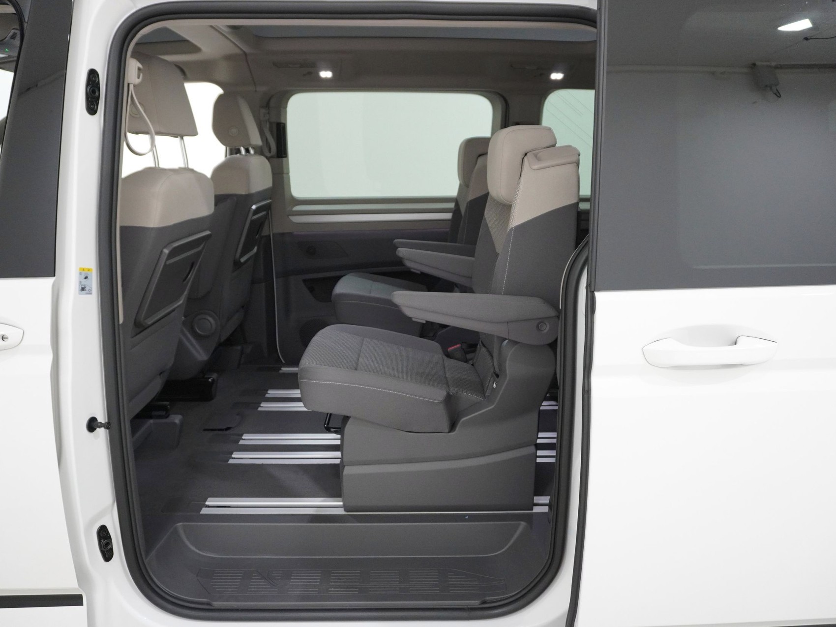 VW Multivan lang 1.5 TSI eHybrid Life Edition 4Motion DSG-image-13