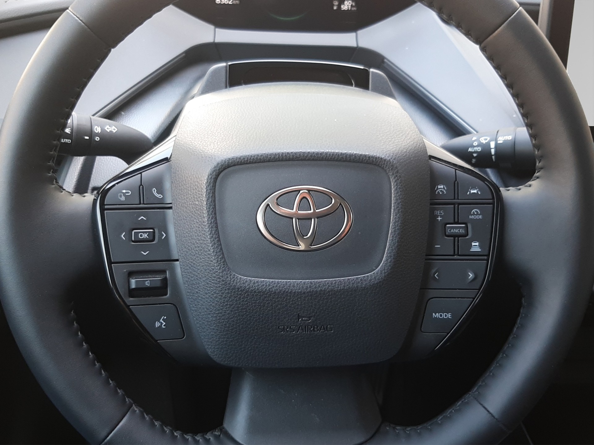 TOYOTA Prius 2.0 Plug-In-Hybrid Trend-image-10