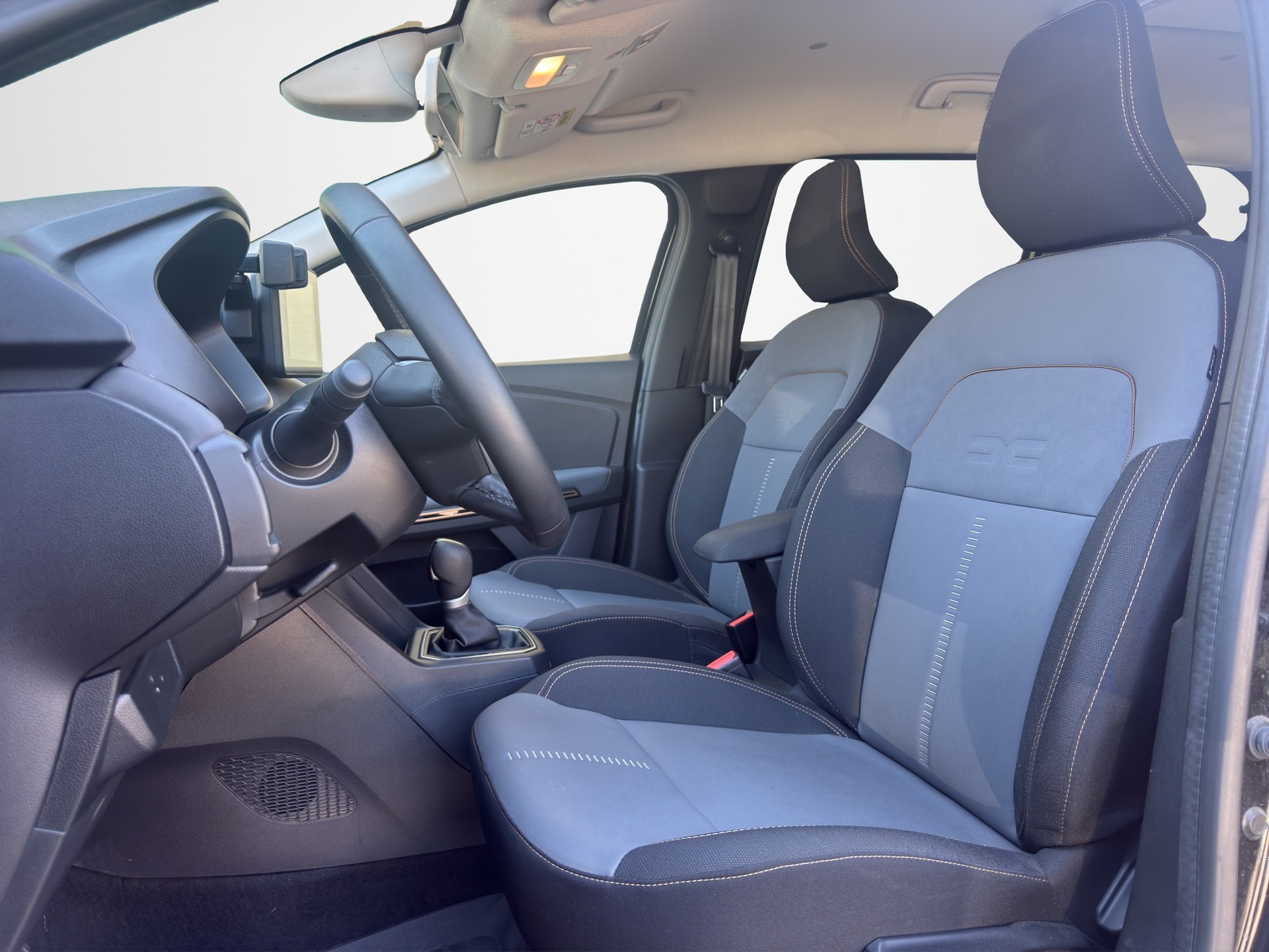 DACIA Jogger HEV 140 Extreme + 7 places-image-8