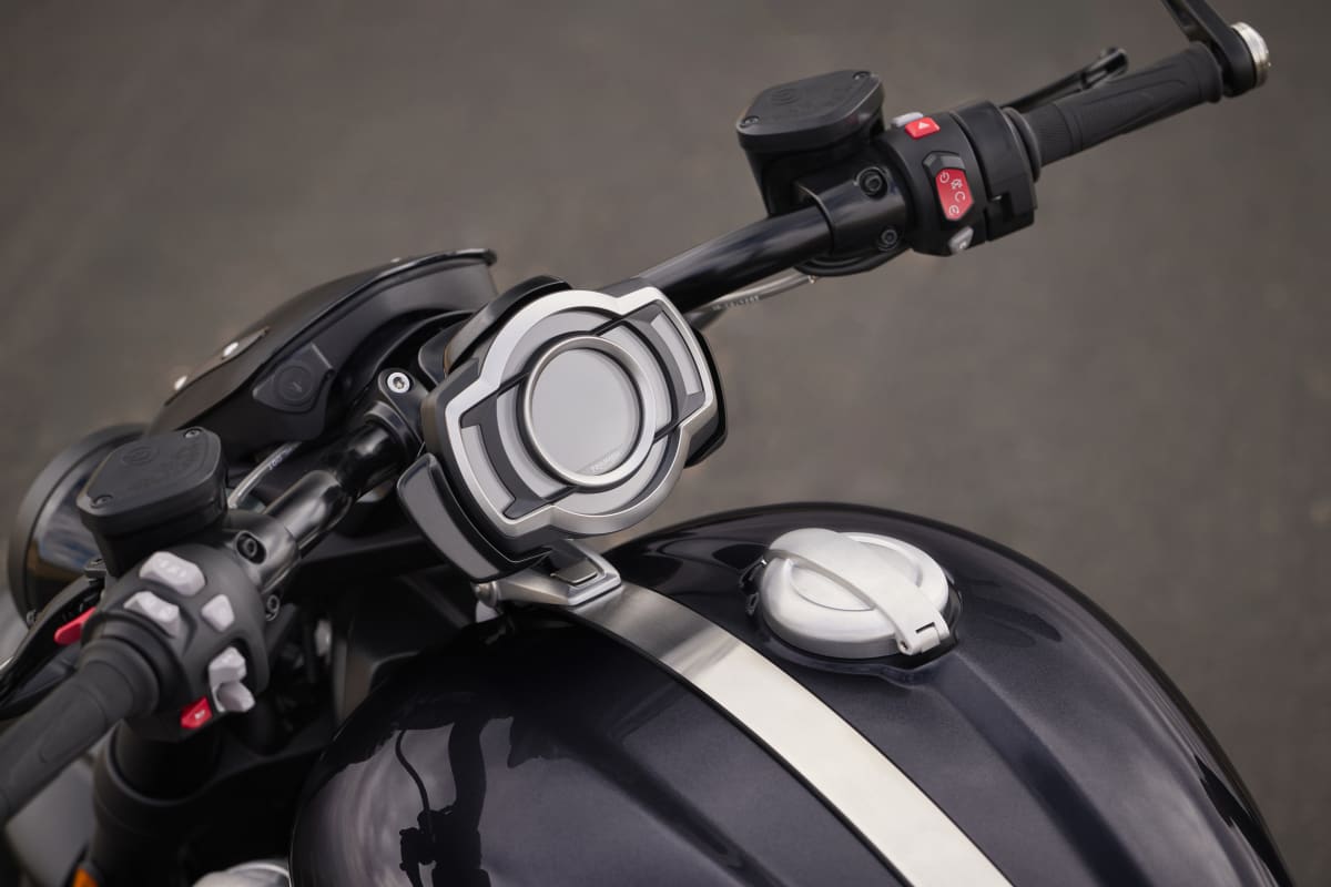 TRIUMPH Rocket 3 R Storm-image-13