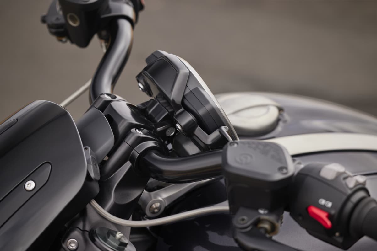 TRIUMPH Rocket 3 R Storm-image-12