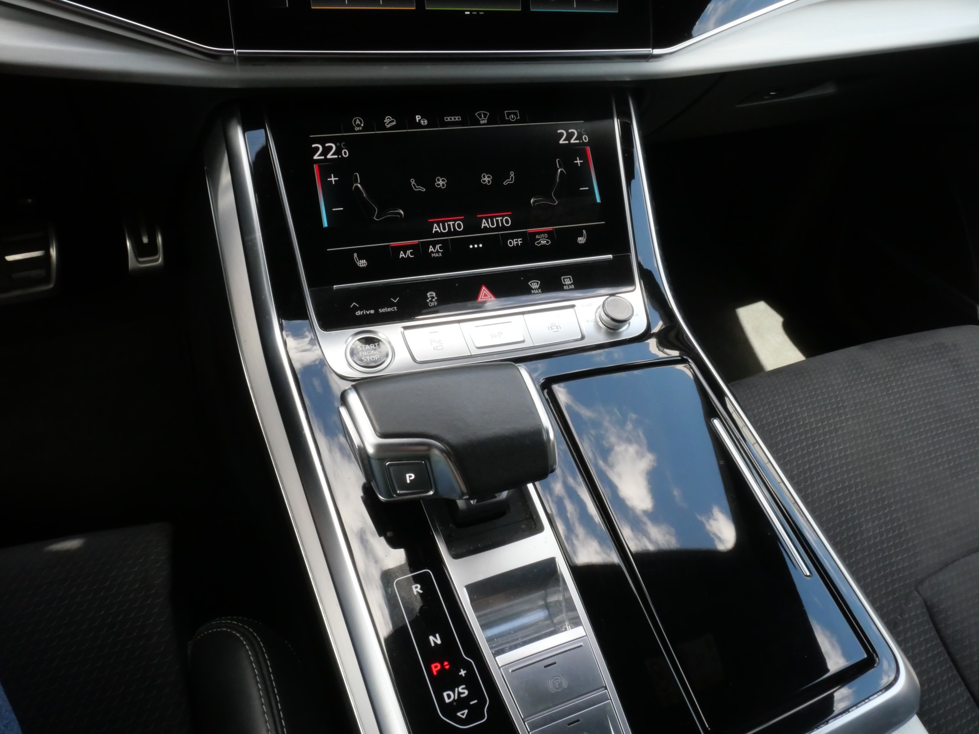 AUDI Q8 50 TDI quattro tiptronic *CH-Auto, Allradlenkung, 360°-Kamrea, AHK*-image-16