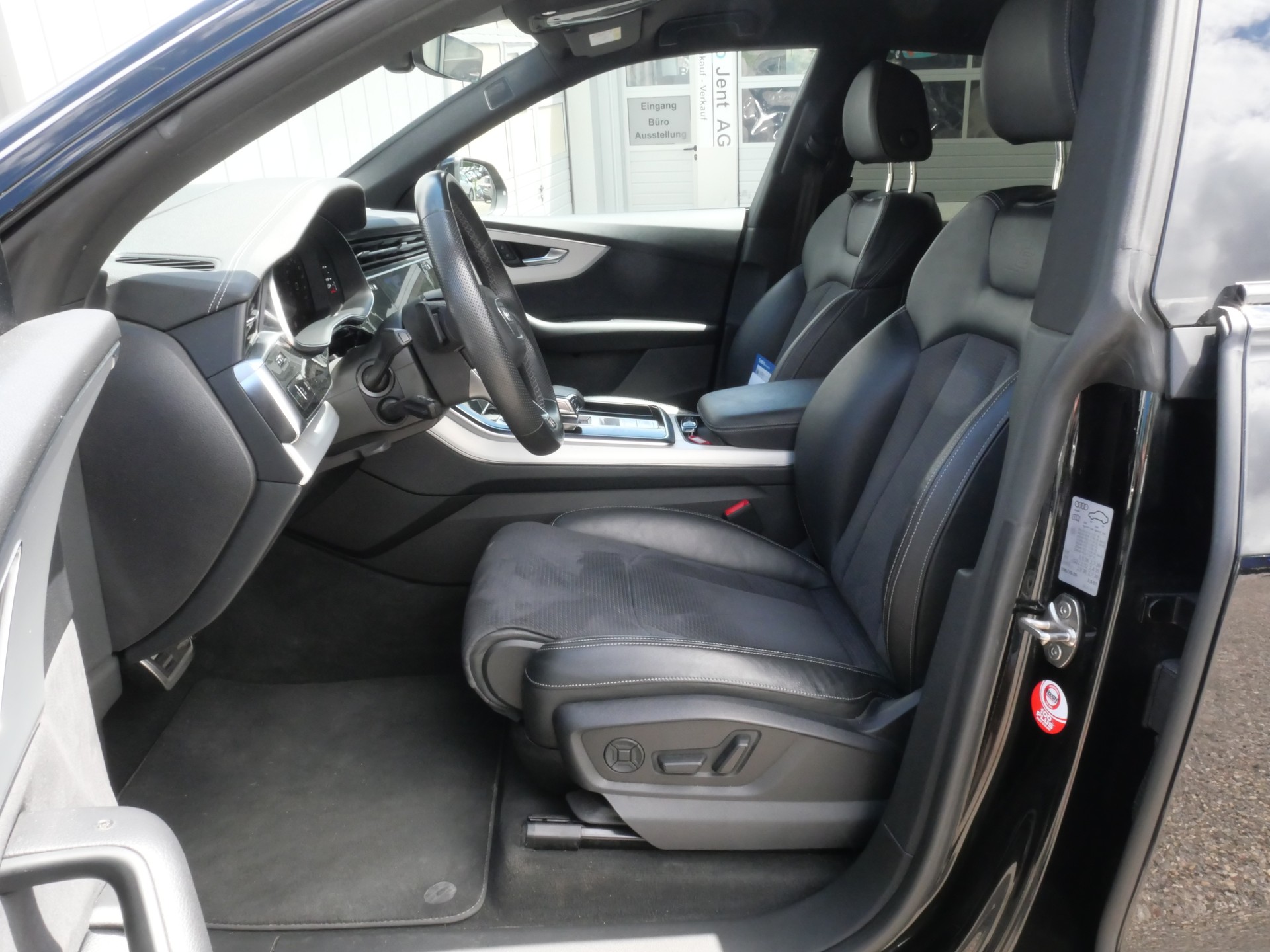 AUDI Q8 50 TDI quattro tiptronic *CH-Auto, Allradlenkung, 360°-Kamrea, AHK*-image-13