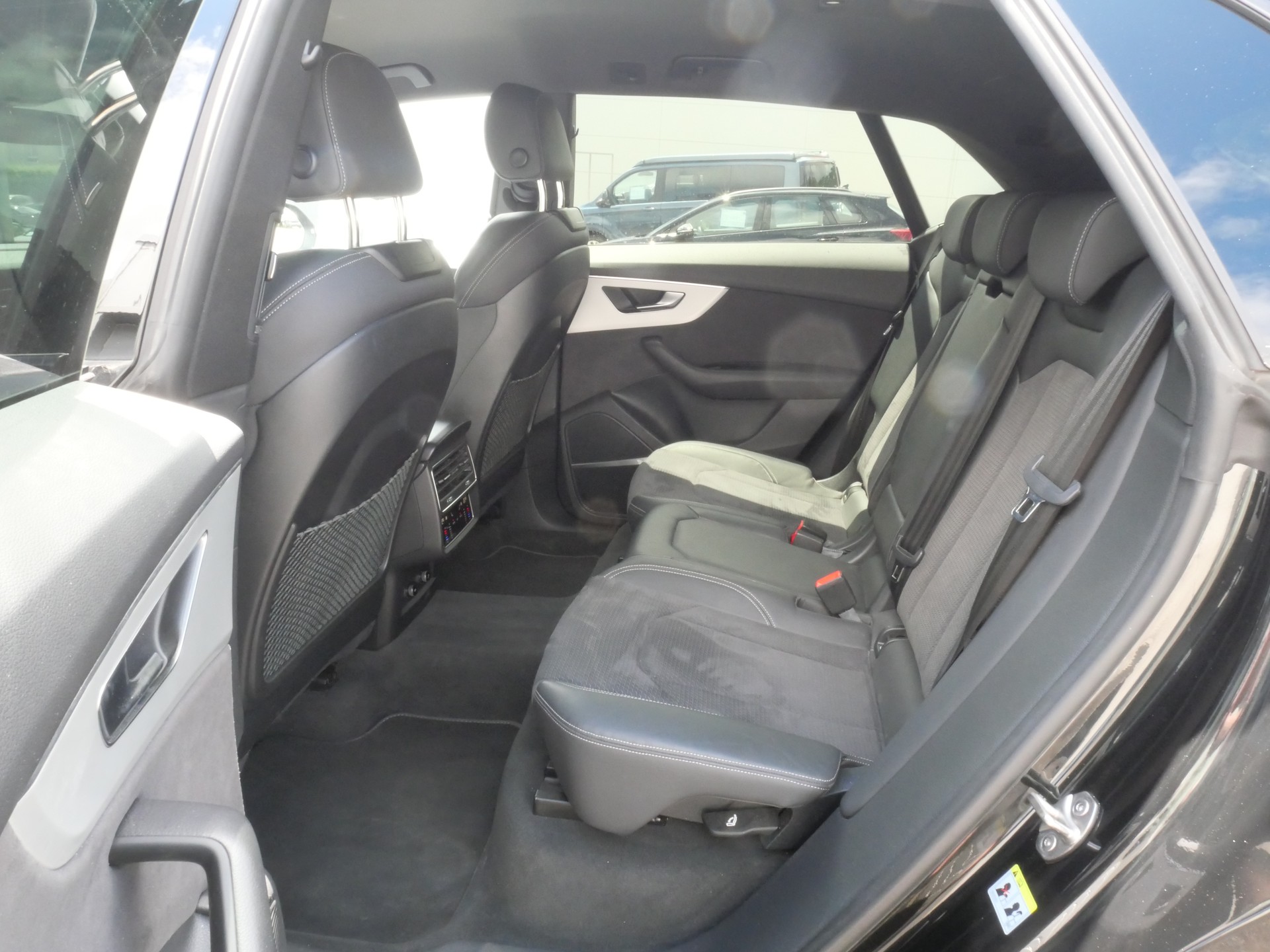 AUDI Q8 50 TDI quattro tiptronic *CH-Auto, Allradlenkung, 360°-Kamrea, AHK*-image-10