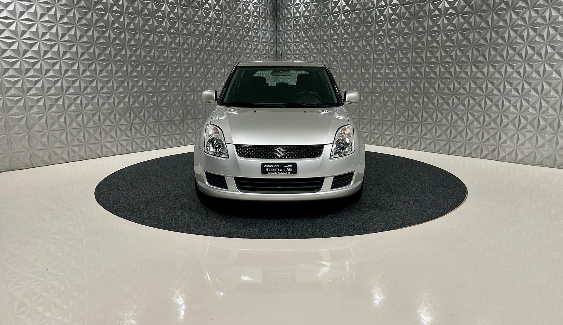 SUZUKI Swift 1.3i 16V GL 4x4-showroom-element-1