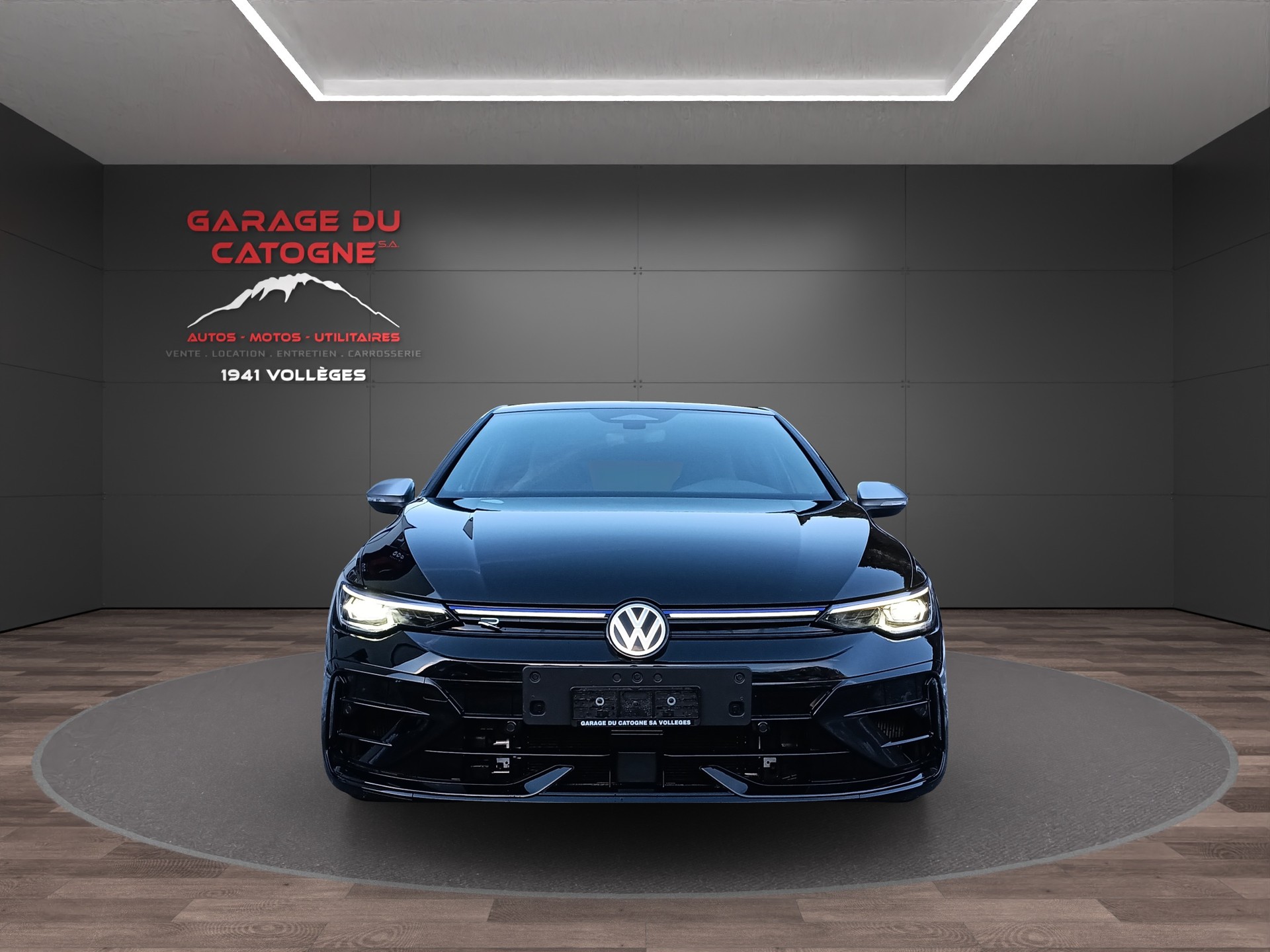 VW Golf 2.0 TSI R DSG 4 Motion-showroom-element-2