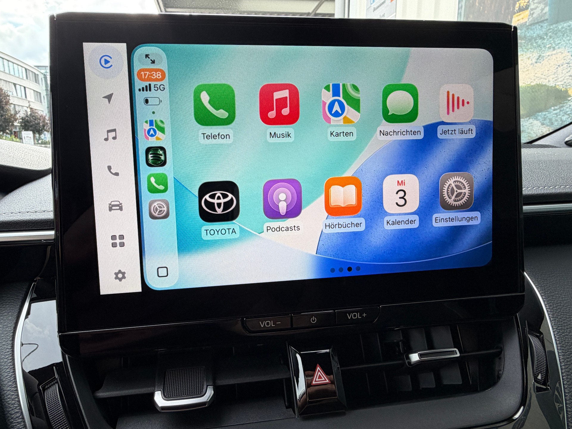 TOYOTA Corolla Touring Sports 2.0 HSD Premium e-CVT-image-19