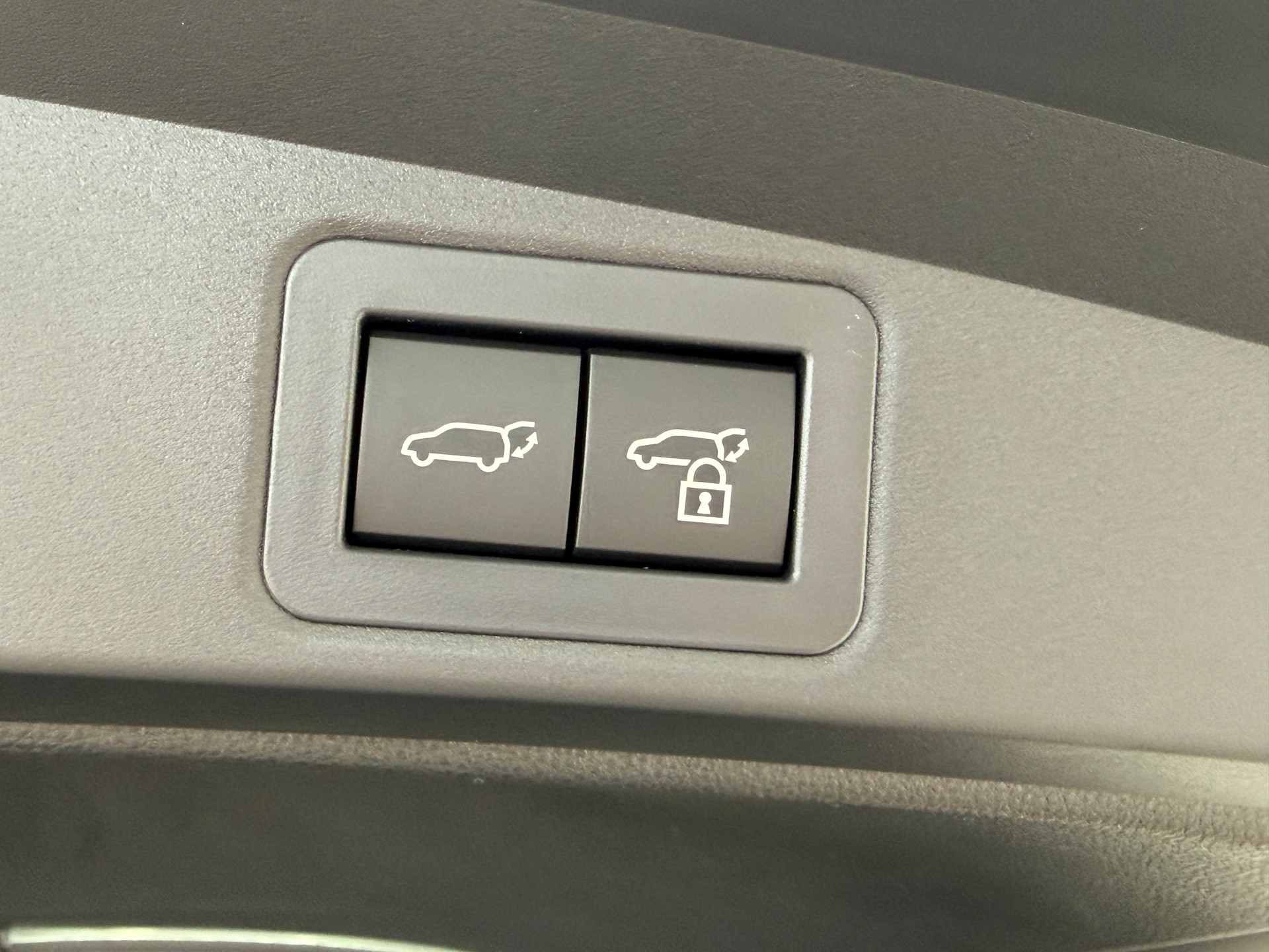 TOYOTA Corolla Touring Sports 2.0 HSD Premium e-CVT-image-9