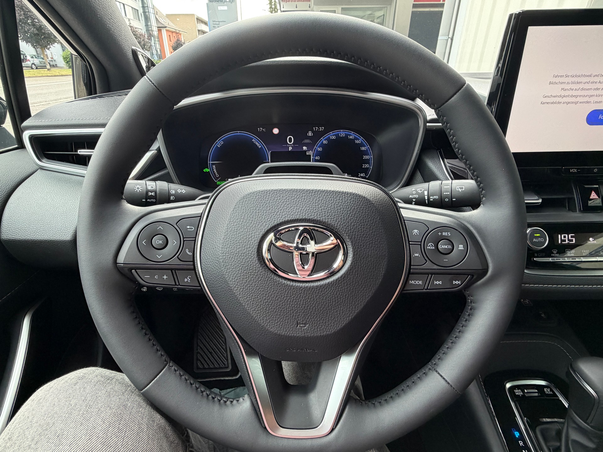 TOYOTA Corolla Touring Sports 2.0 HSD Premium e-CVT-image-15
